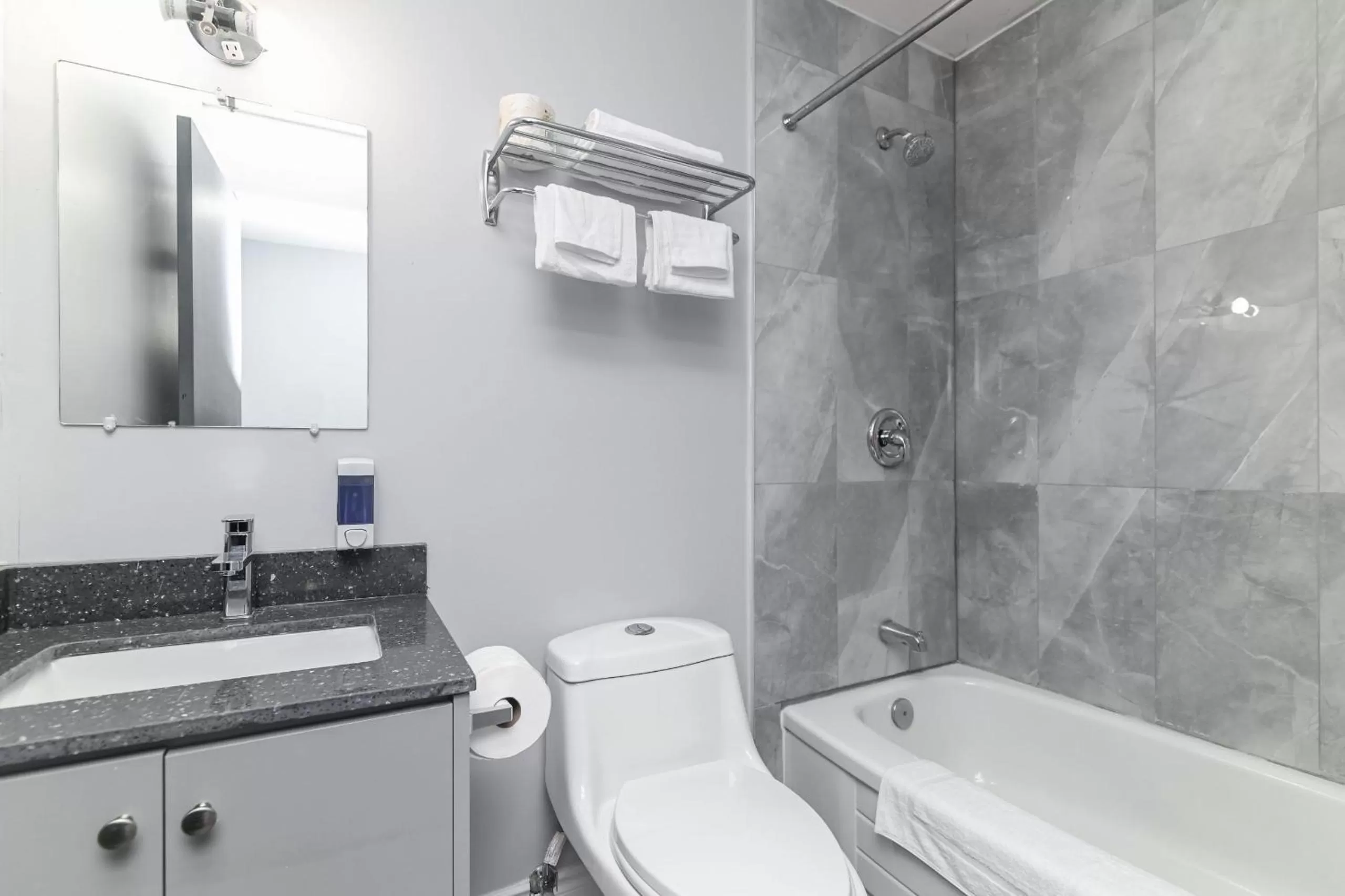 Shower in Lakeside Inn