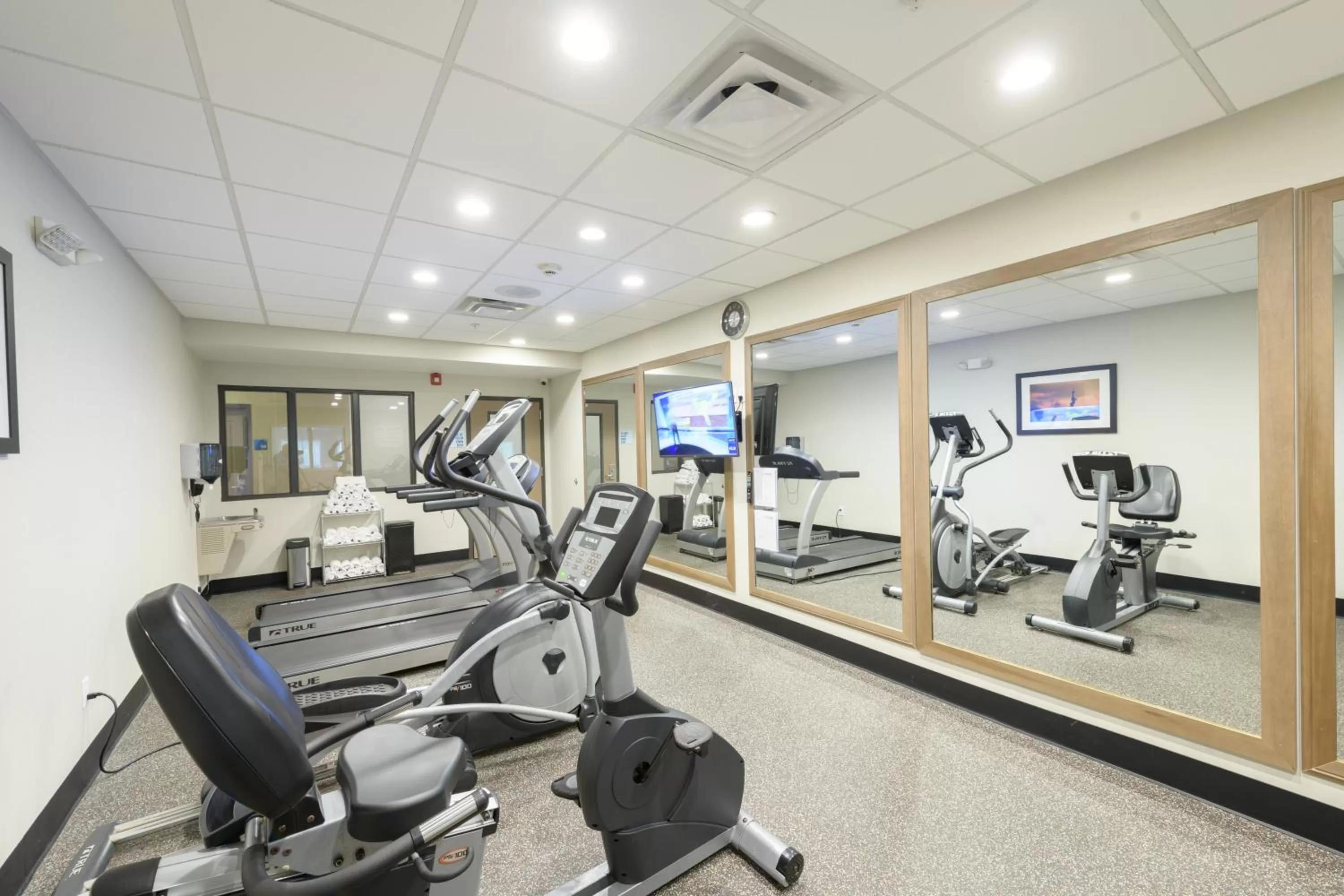 Fitness centre/facilities in Holiday Inn Express & Suites Jamestown by IHG