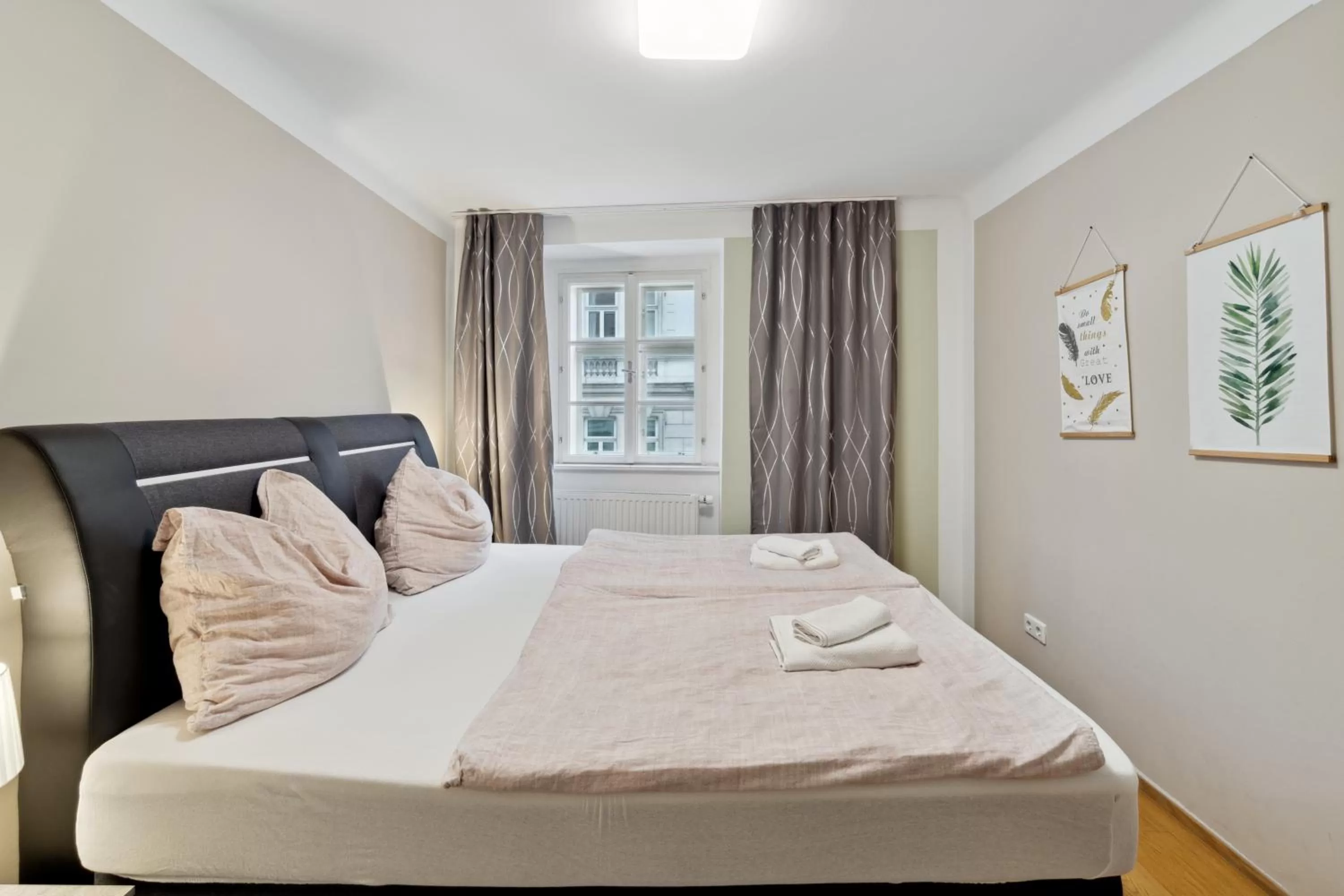 Bed in Florian's apartments in Mariahilf Vienna