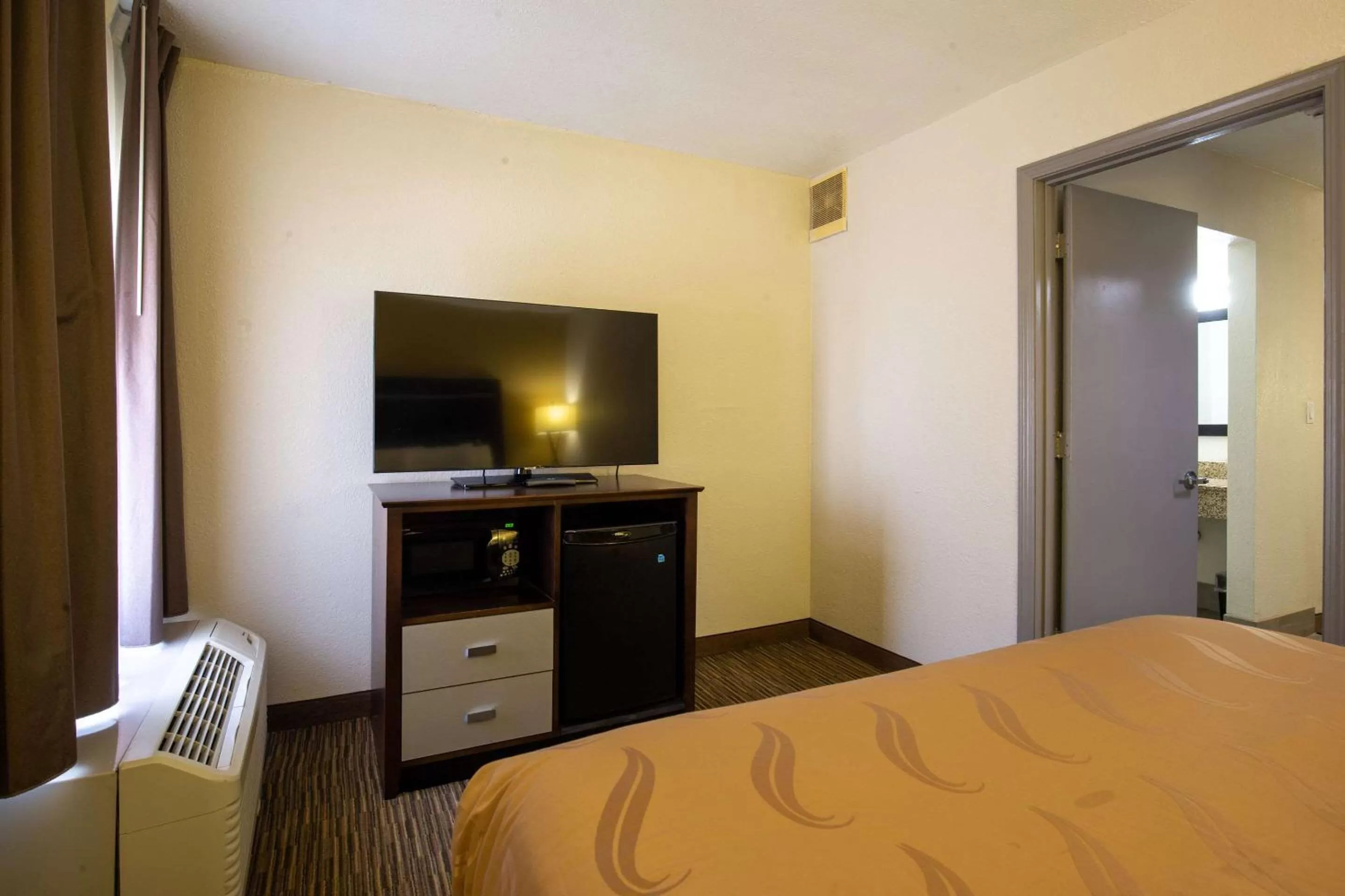 Bedroom, Bed in Quality Inn & Suites Portage Central