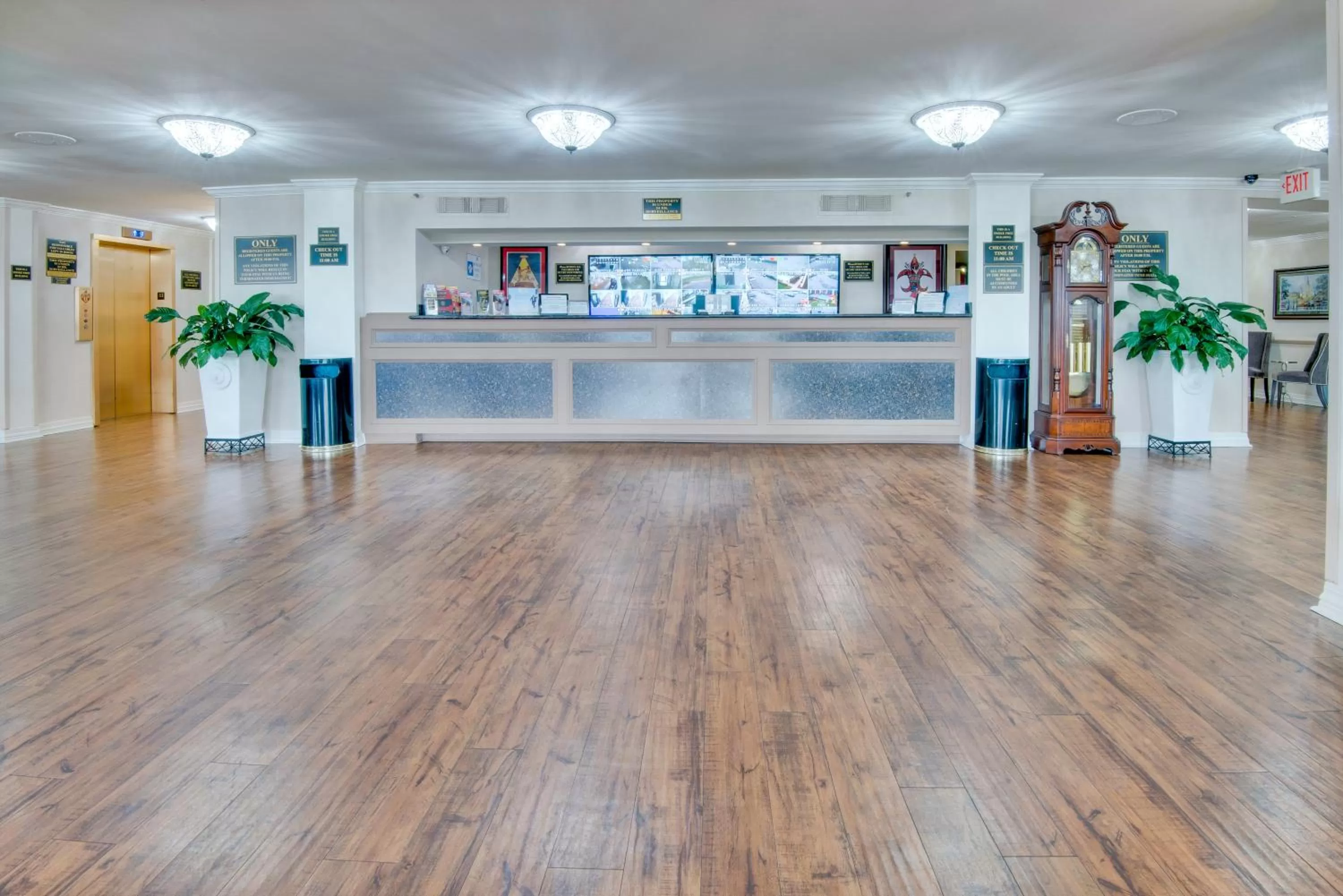 Lobby or reception in Ramada by Wyndham Metairie New Orleans Airport