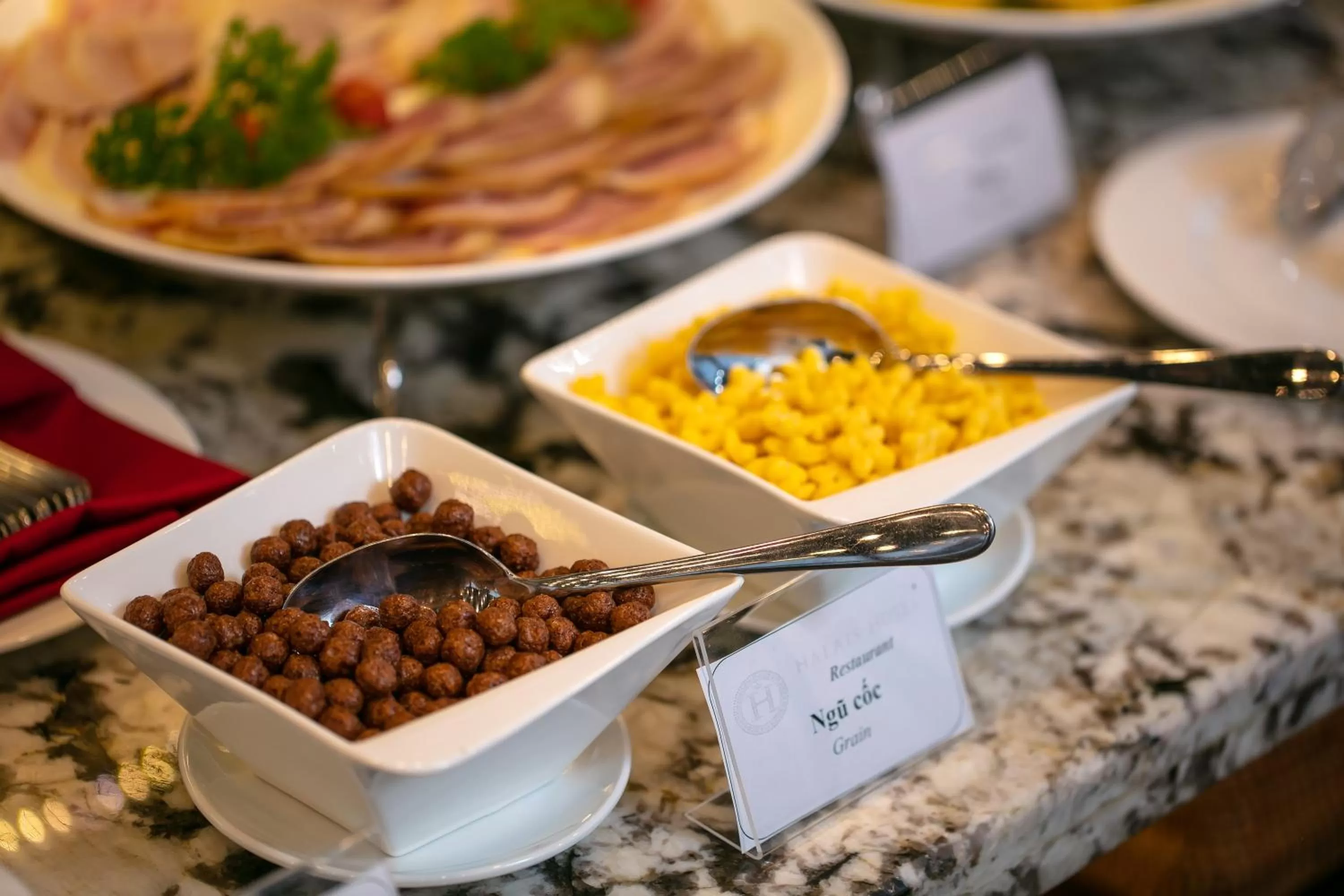 Restaurant/places to eat in Marina Hotel