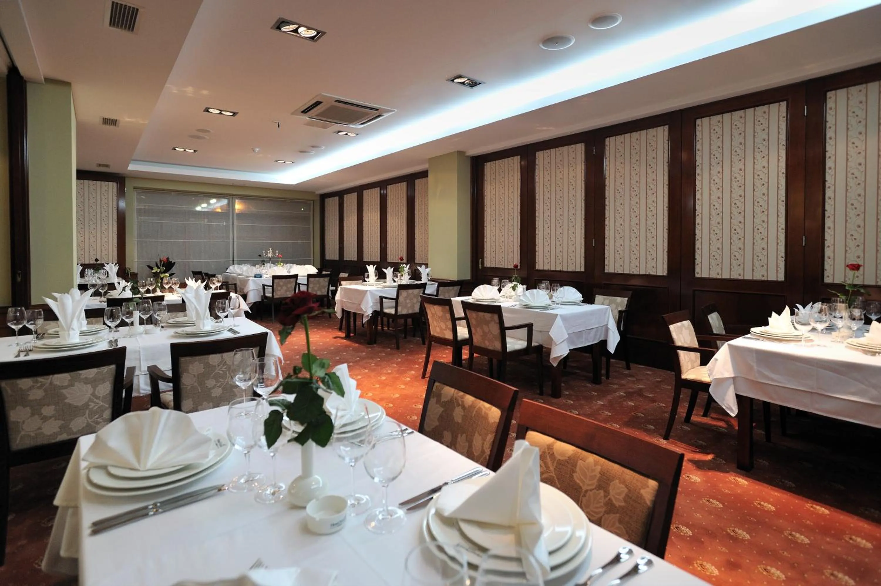 Restaurant/places to eat in Hotel Bristol