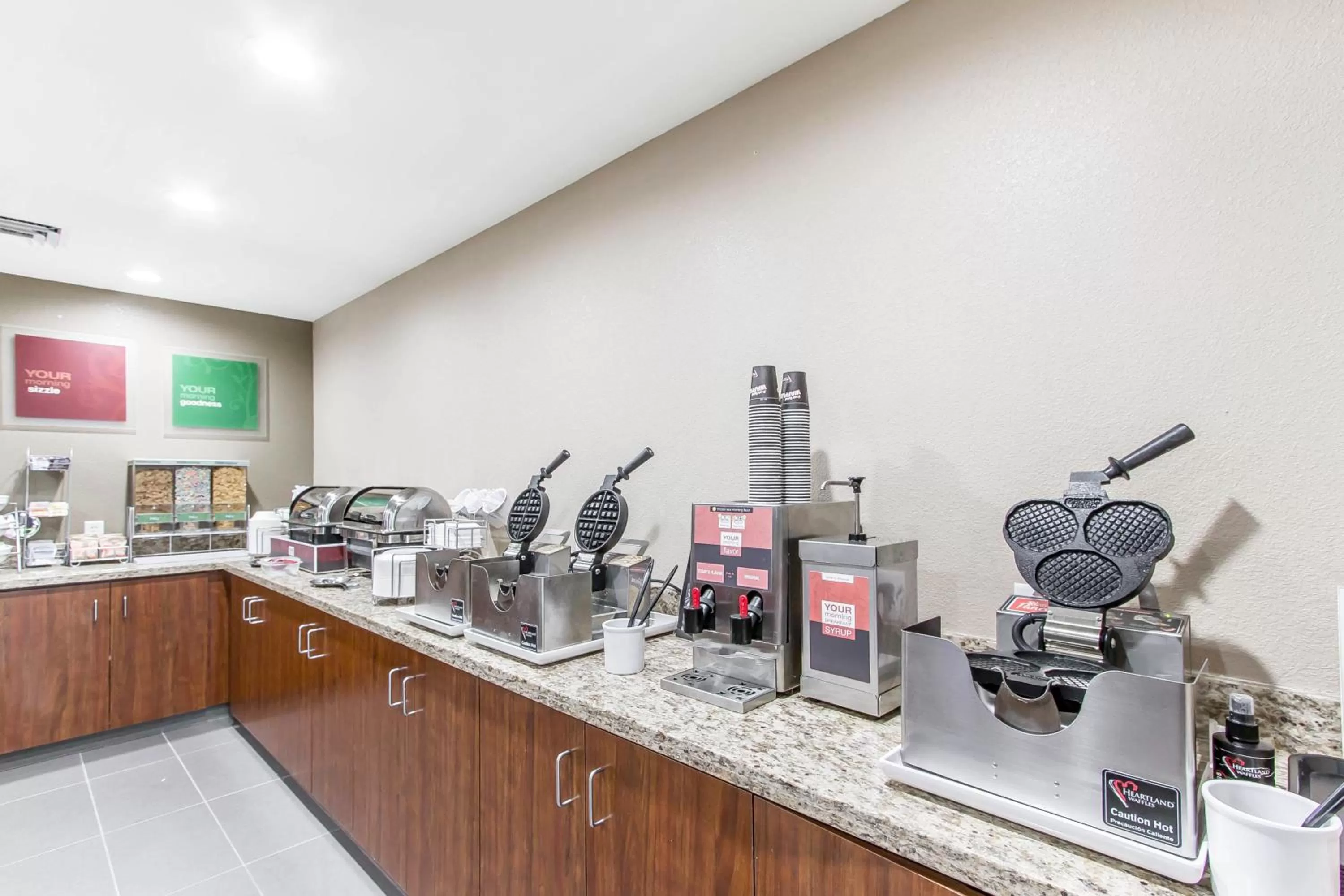 Food and drinks in Comfort Suites West Omaha