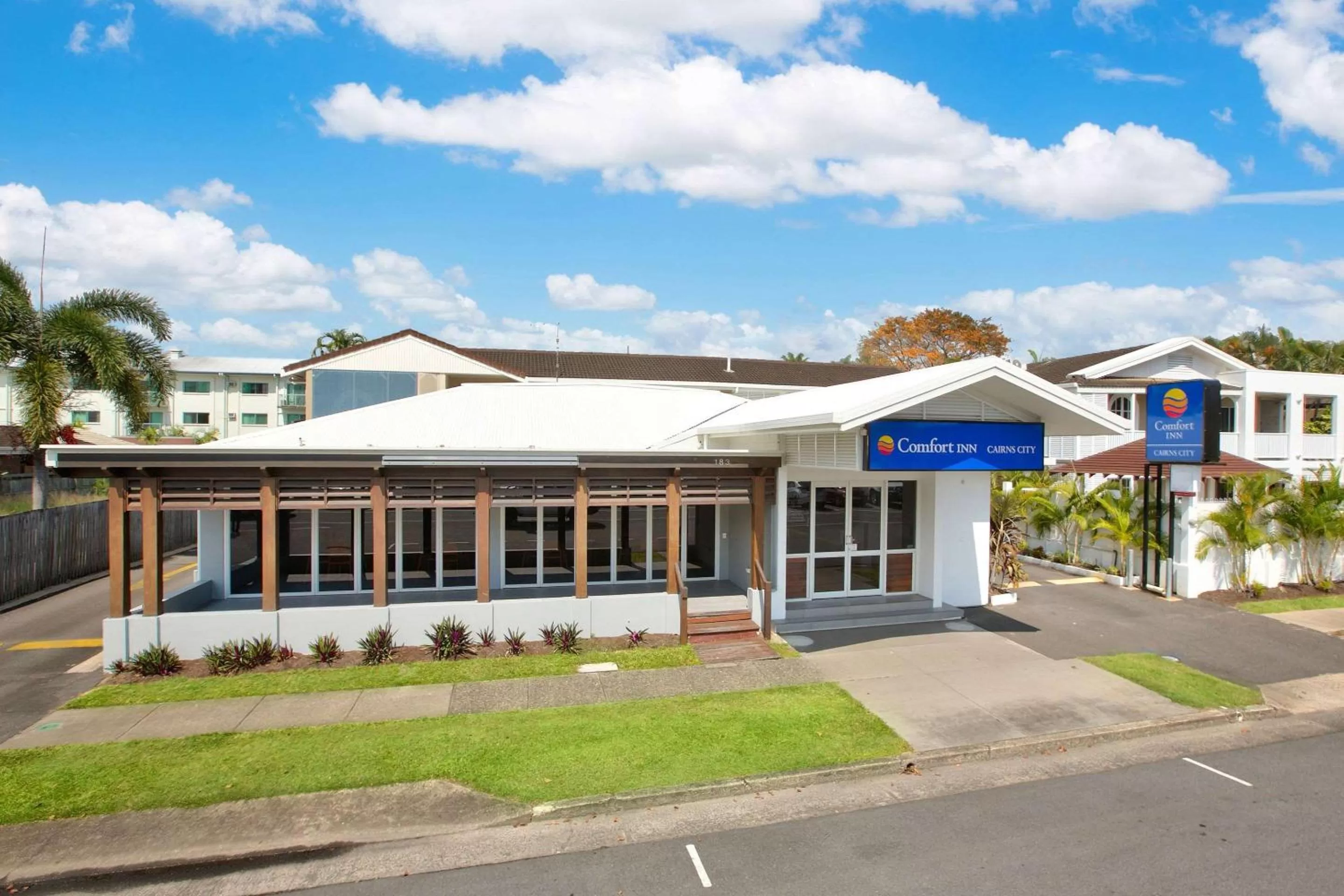 Property building in Comfort Inn Cairns City