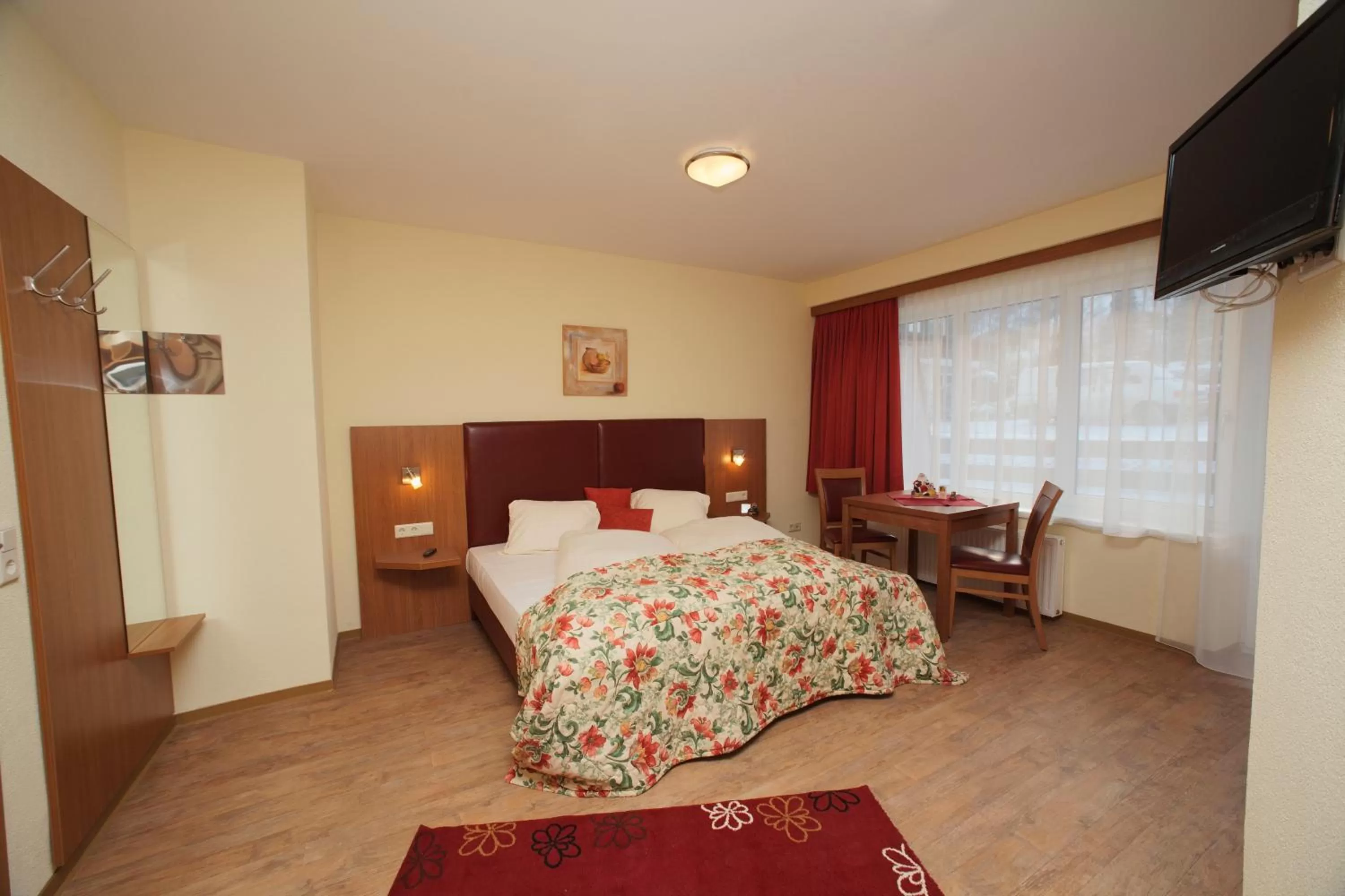 Bed in Mountain Motel