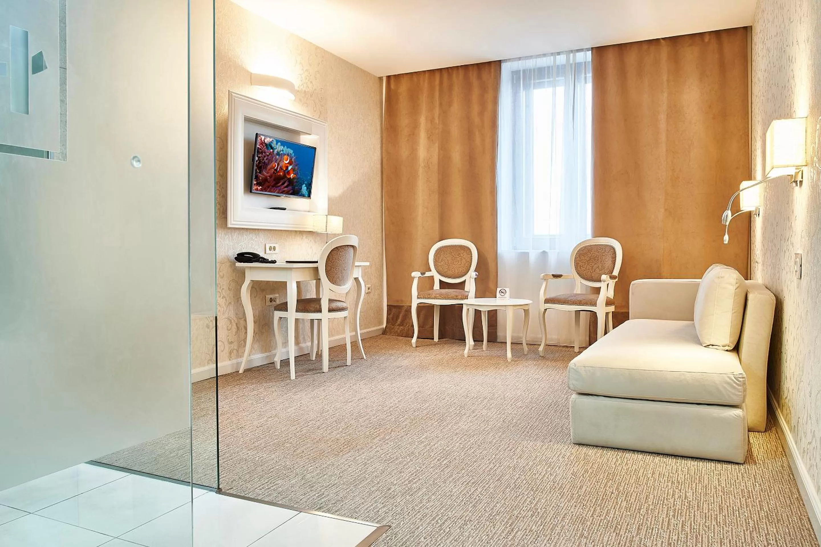 Living room, Bed in Continental Forum Sibiu