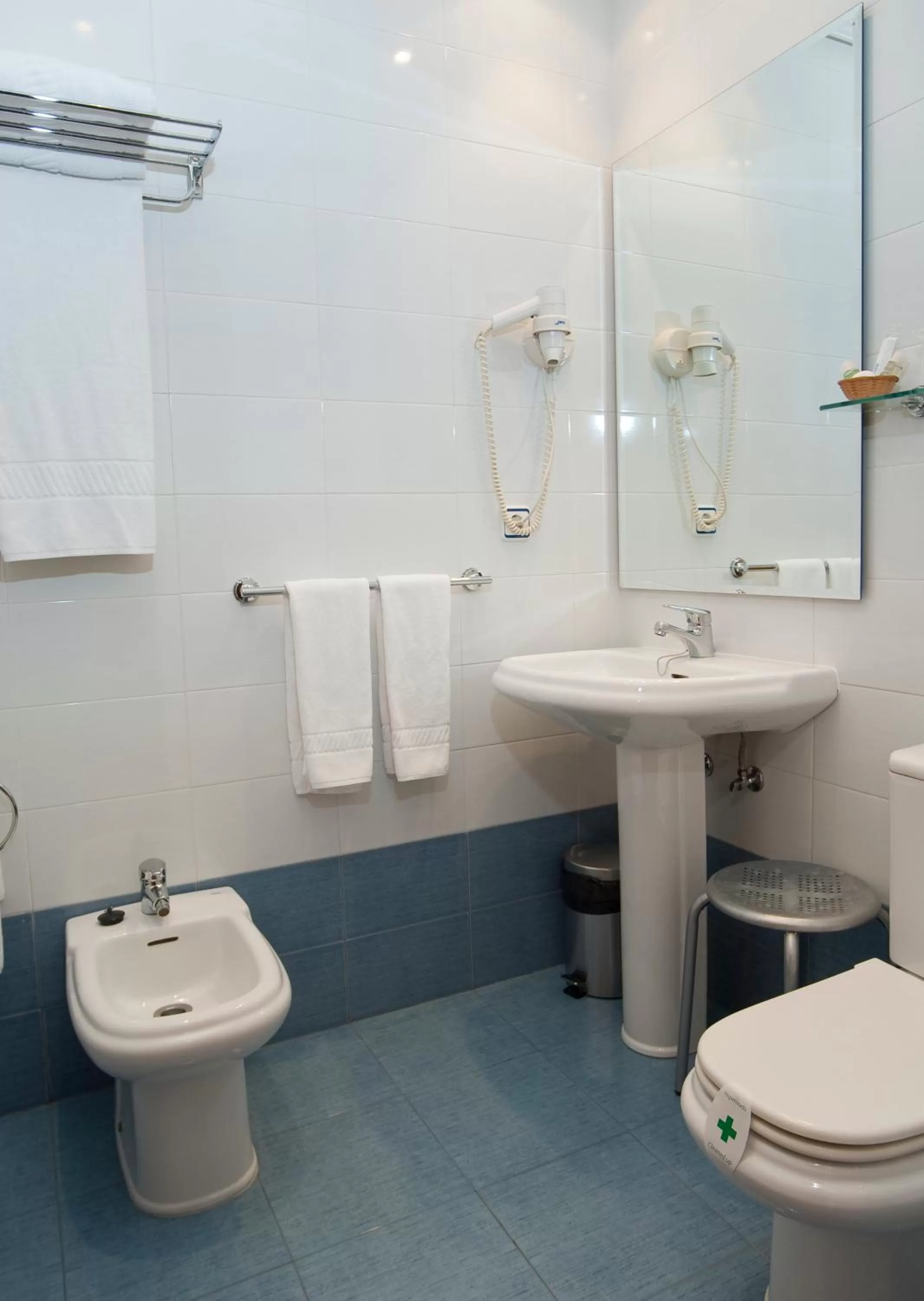 Bathroom in Hotel Alda Castelao