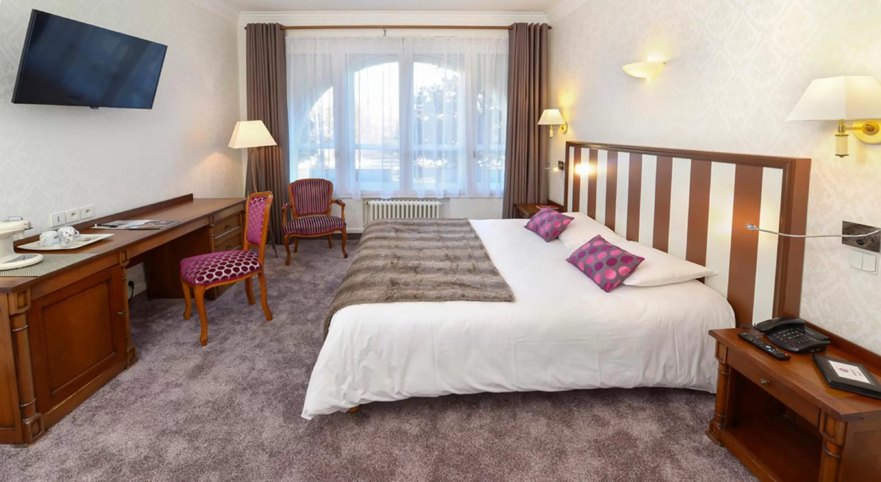 Bedroom, Bed in Hôtel De France