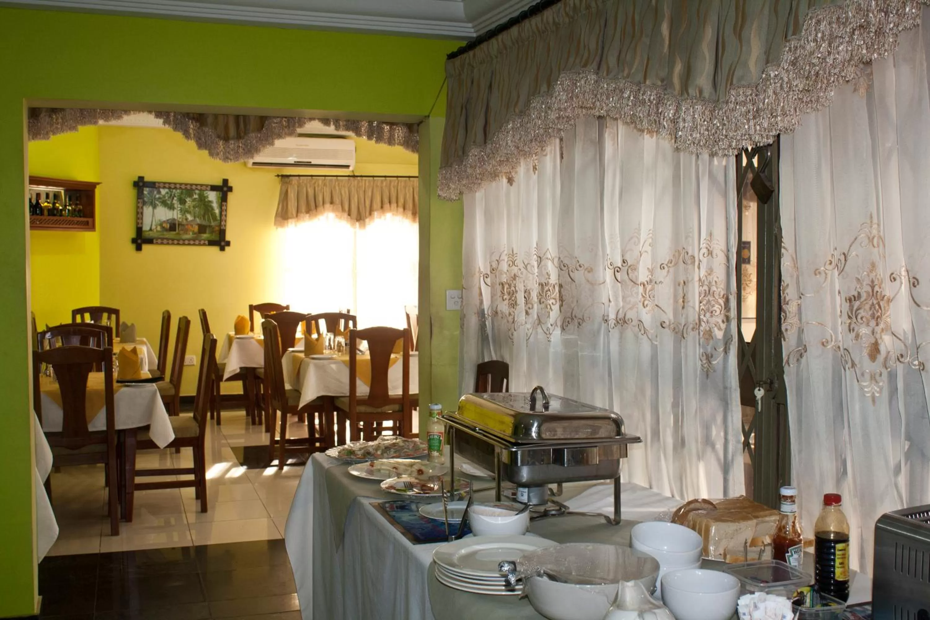 Restaurant/Places to Eat in Eastgate Hotel