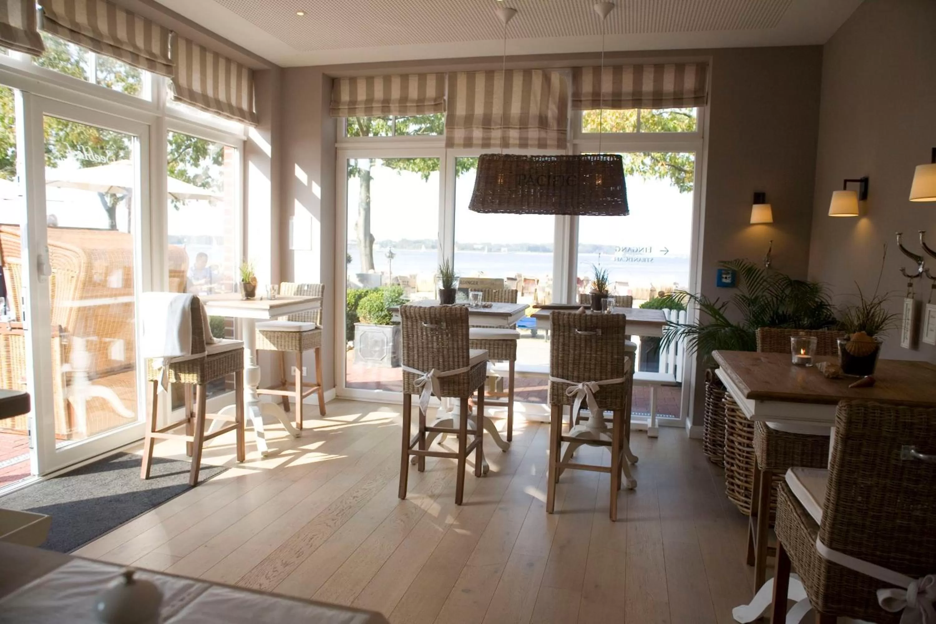 Communal lounge/ TV room in StrandHotel Seeblick, Ostseebad Heikendorf