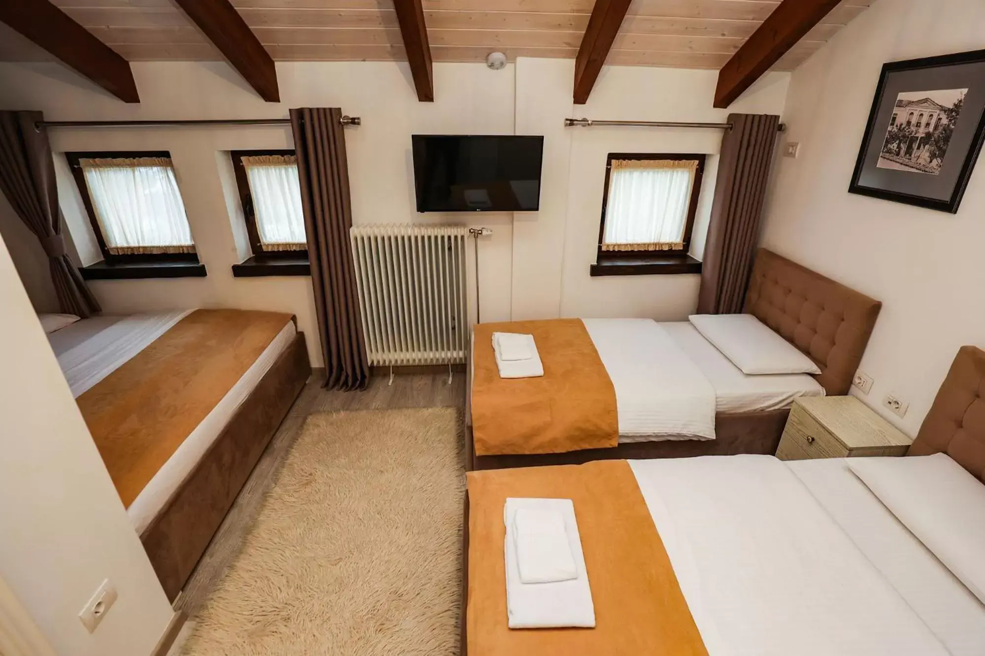 Classic Quadruple Room in Bujtina Oxhaku Classic Quadruple Room in Bujtina Oxhaku