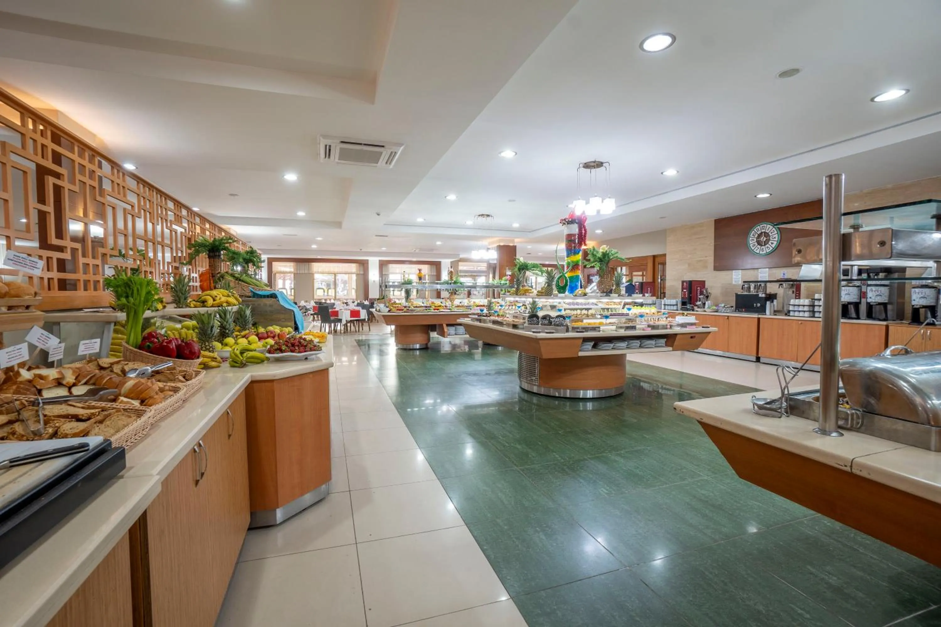 Food and drinks in Side Breeze Hotel