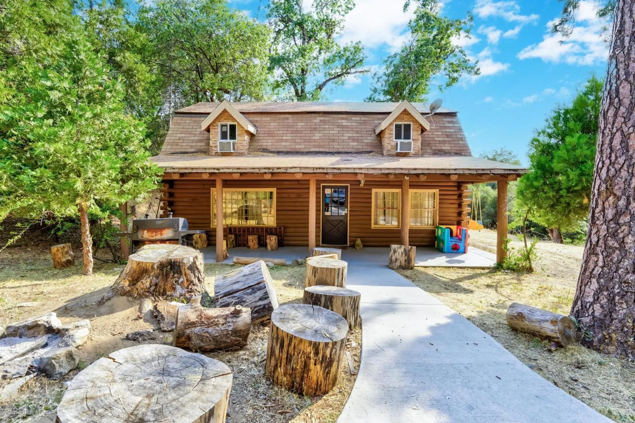 Mountain Trail Lodge and Vacation Rentals