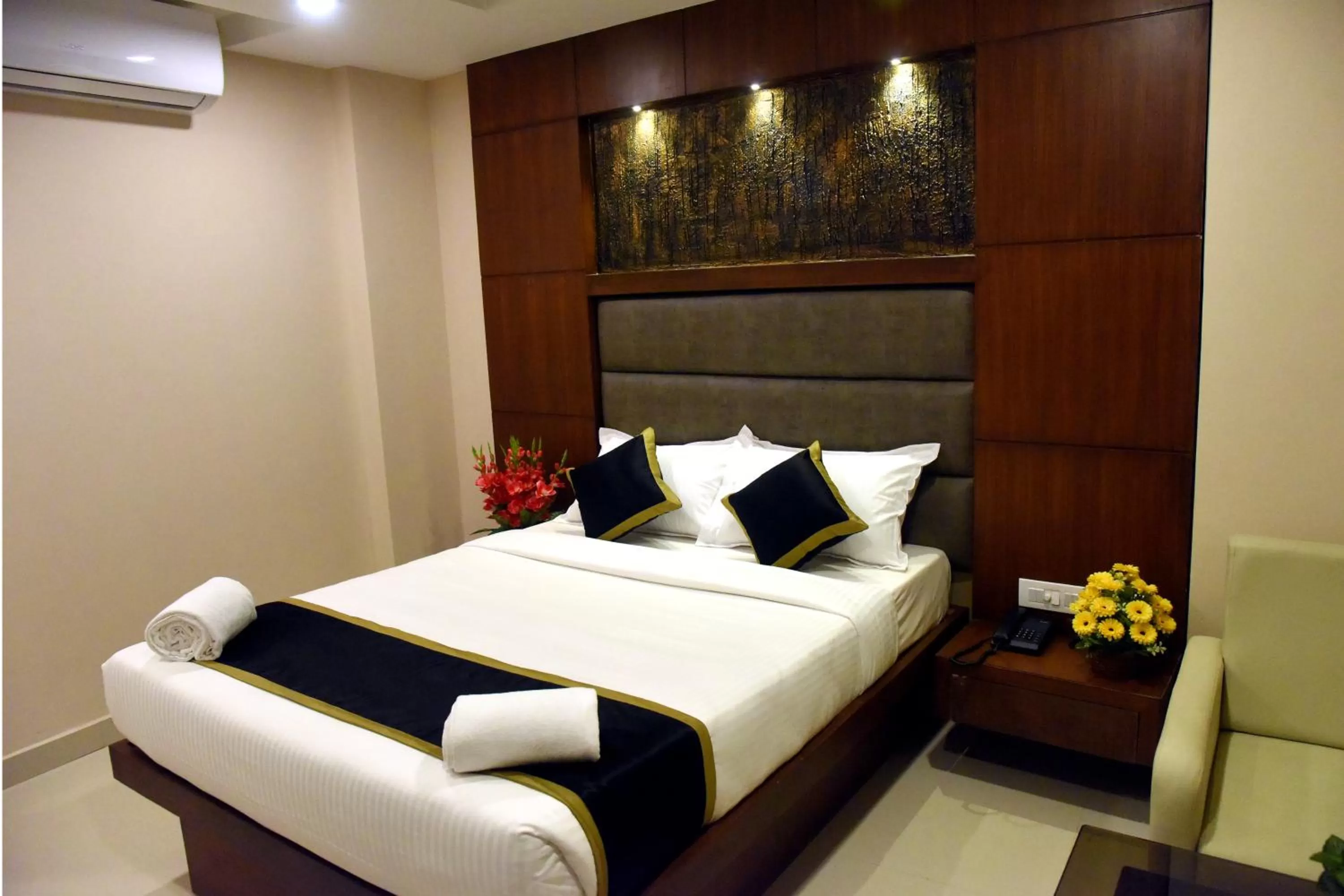 Bed in The Hydel Park - Business Class Hotel - Near Central Railway Station