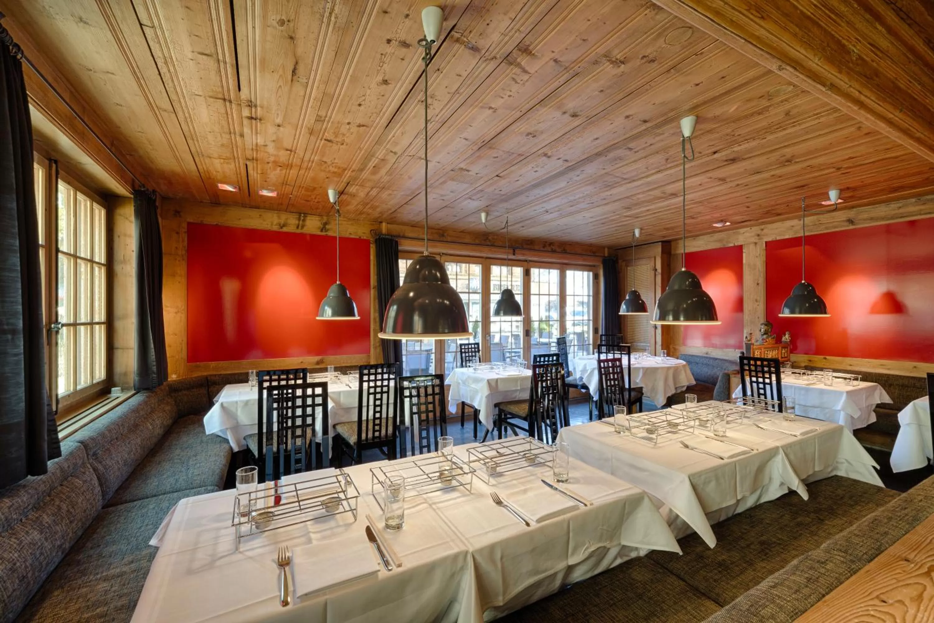 Restaurant/places to eat in Bernerhof Swiss Quality Hotel Gstaad