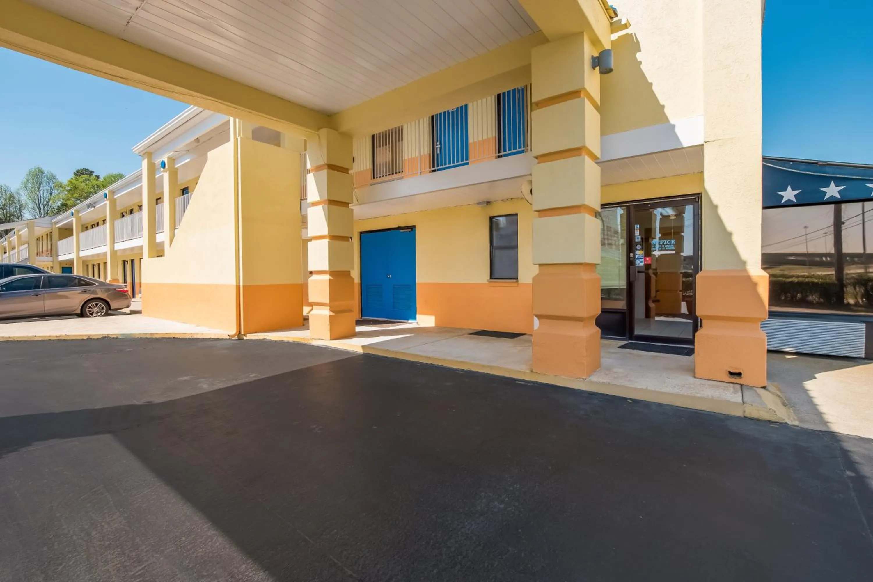 Property building in Rodeway Inn Augusta West - Fort Gordon