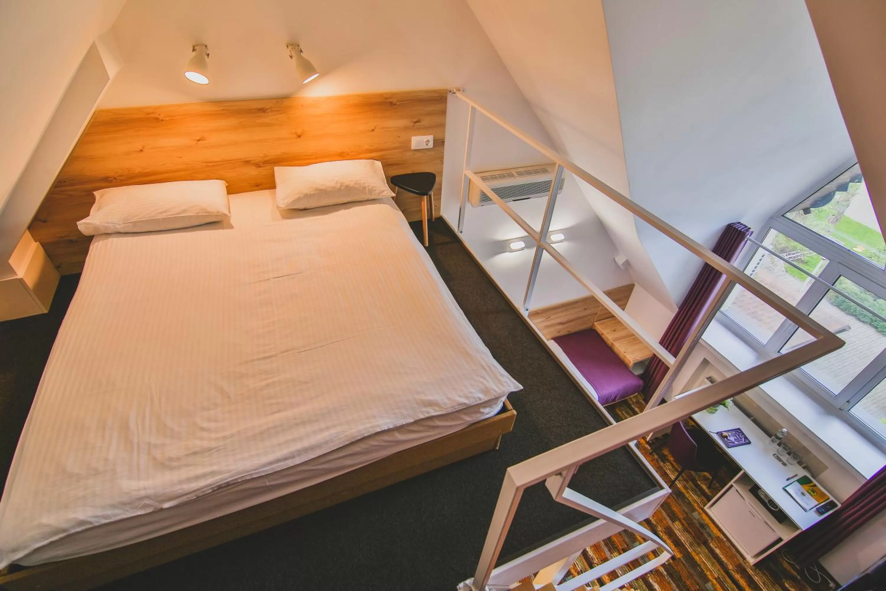 bunk bed, Bed in Ukraina Hotel