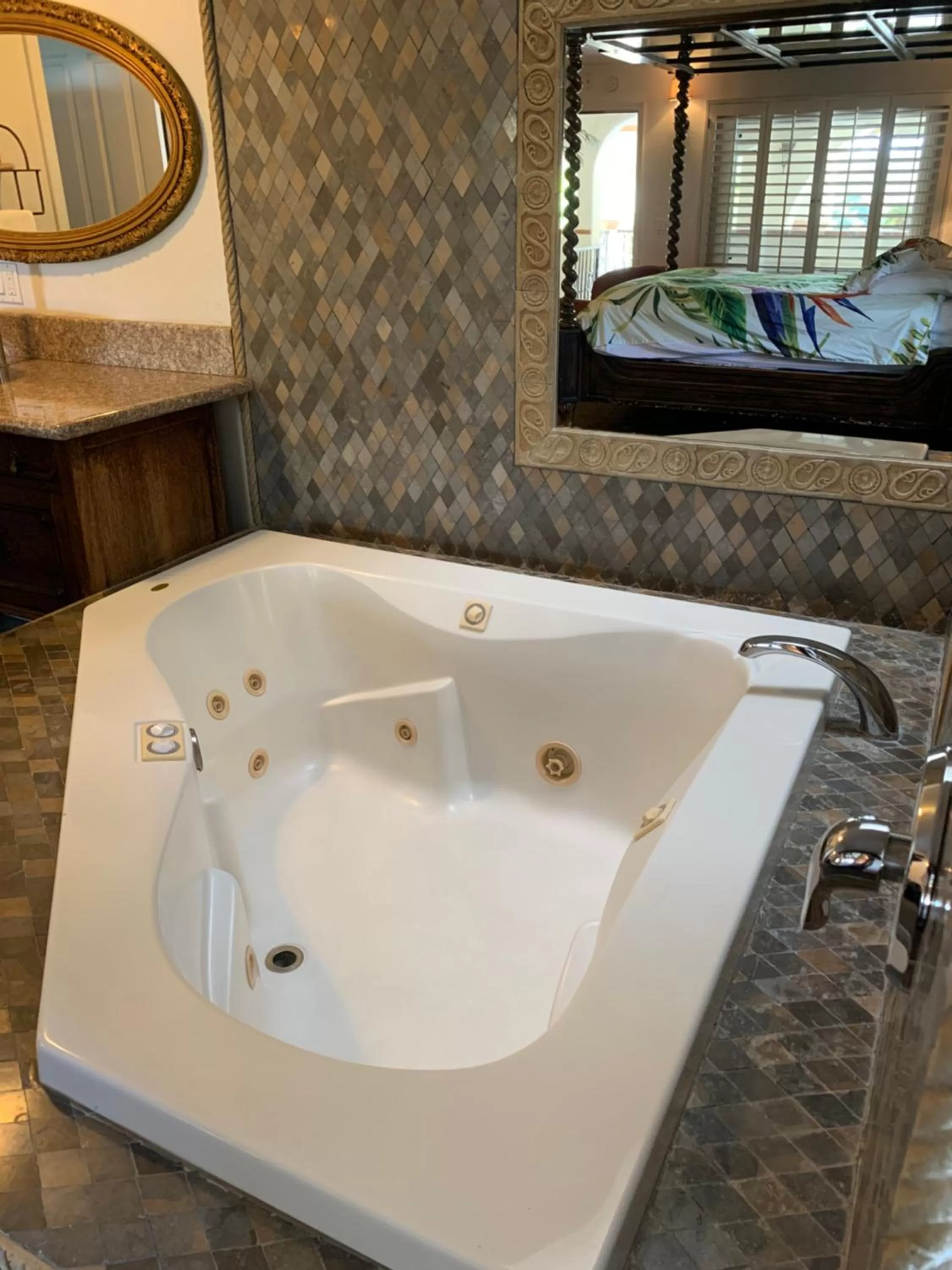 Hot Tub in Chantico Inn