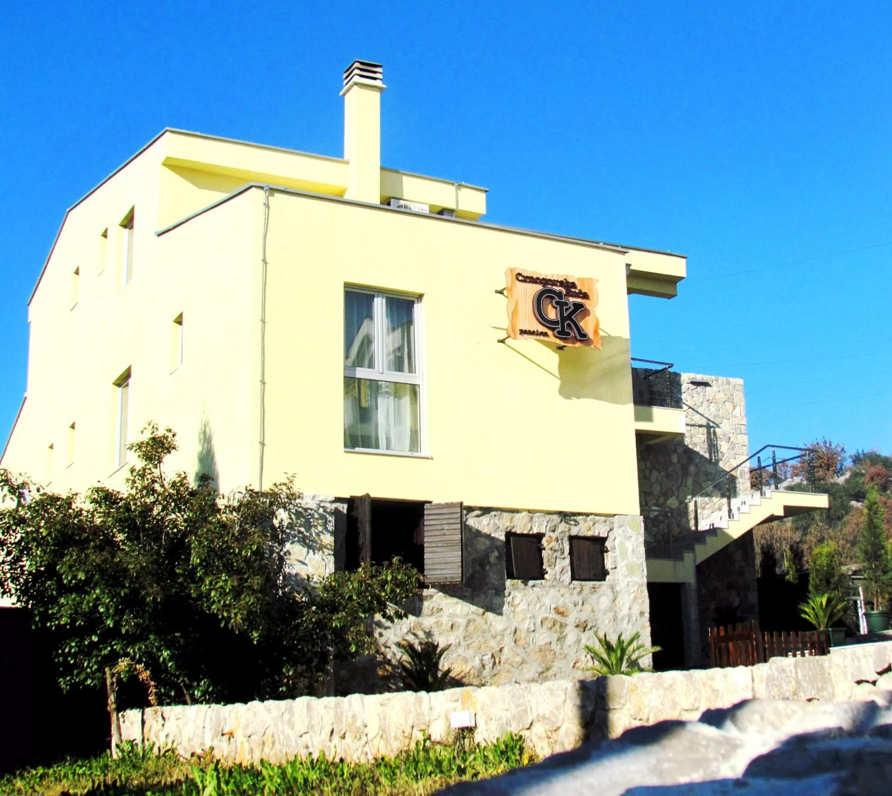 Facade/entrance in Hotel Crnogorska Kuća