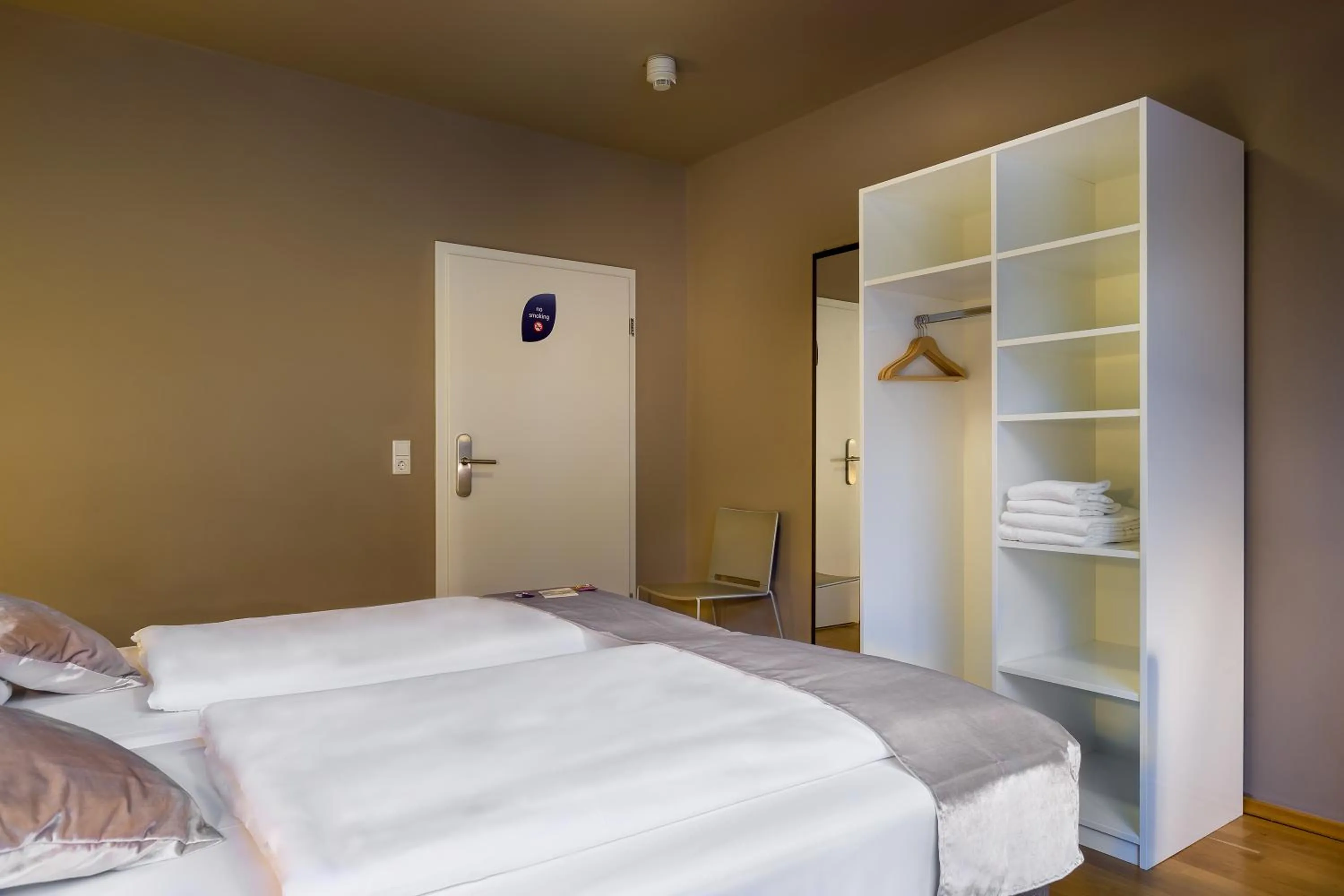 Photo of the whole room, Bed in Scope Hotel City Stay Frankfurt