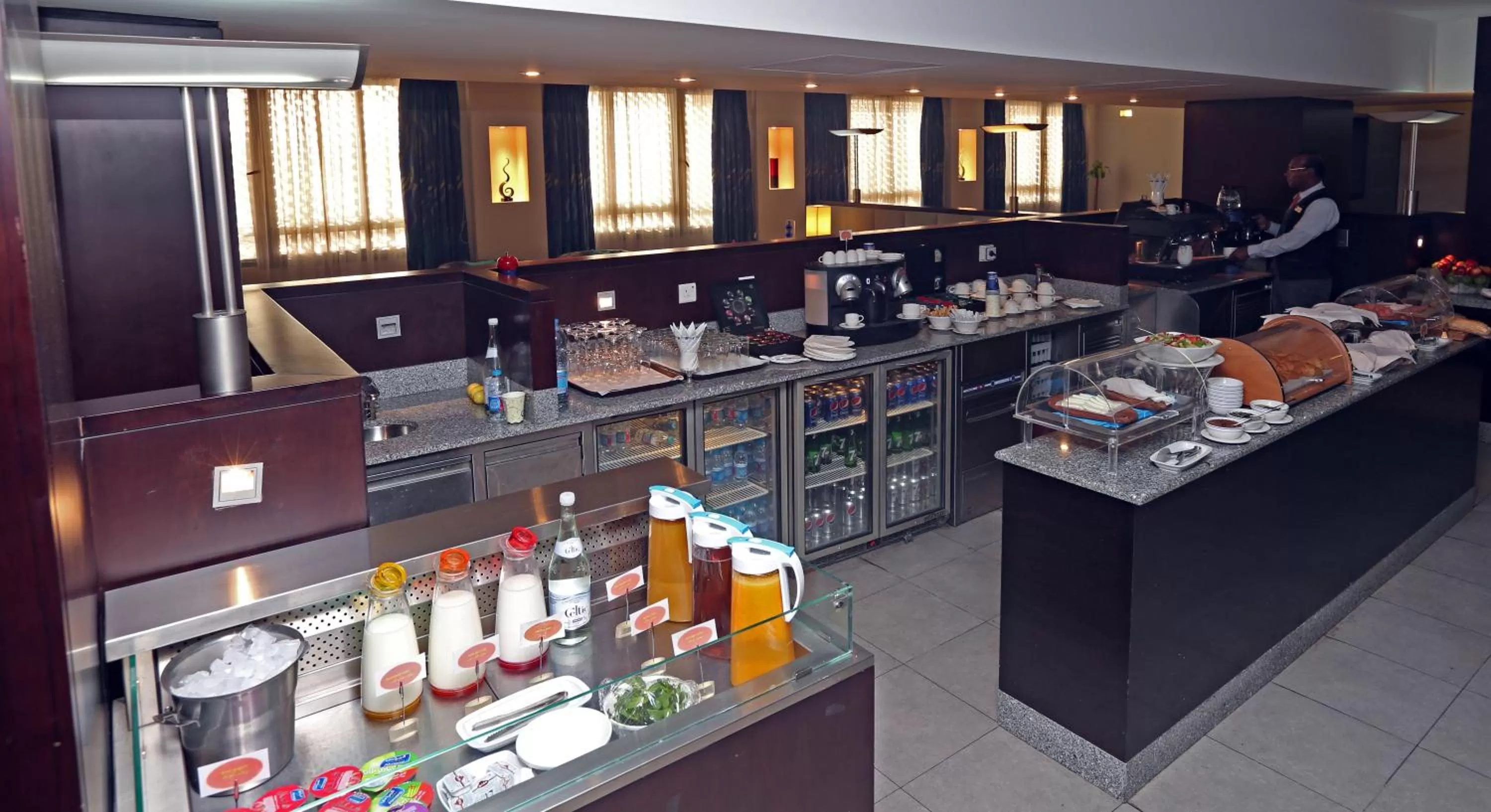 Coffee/tea facilities, Restaurant/Places to Eat in Radisson Blu Hotel, Riyadh