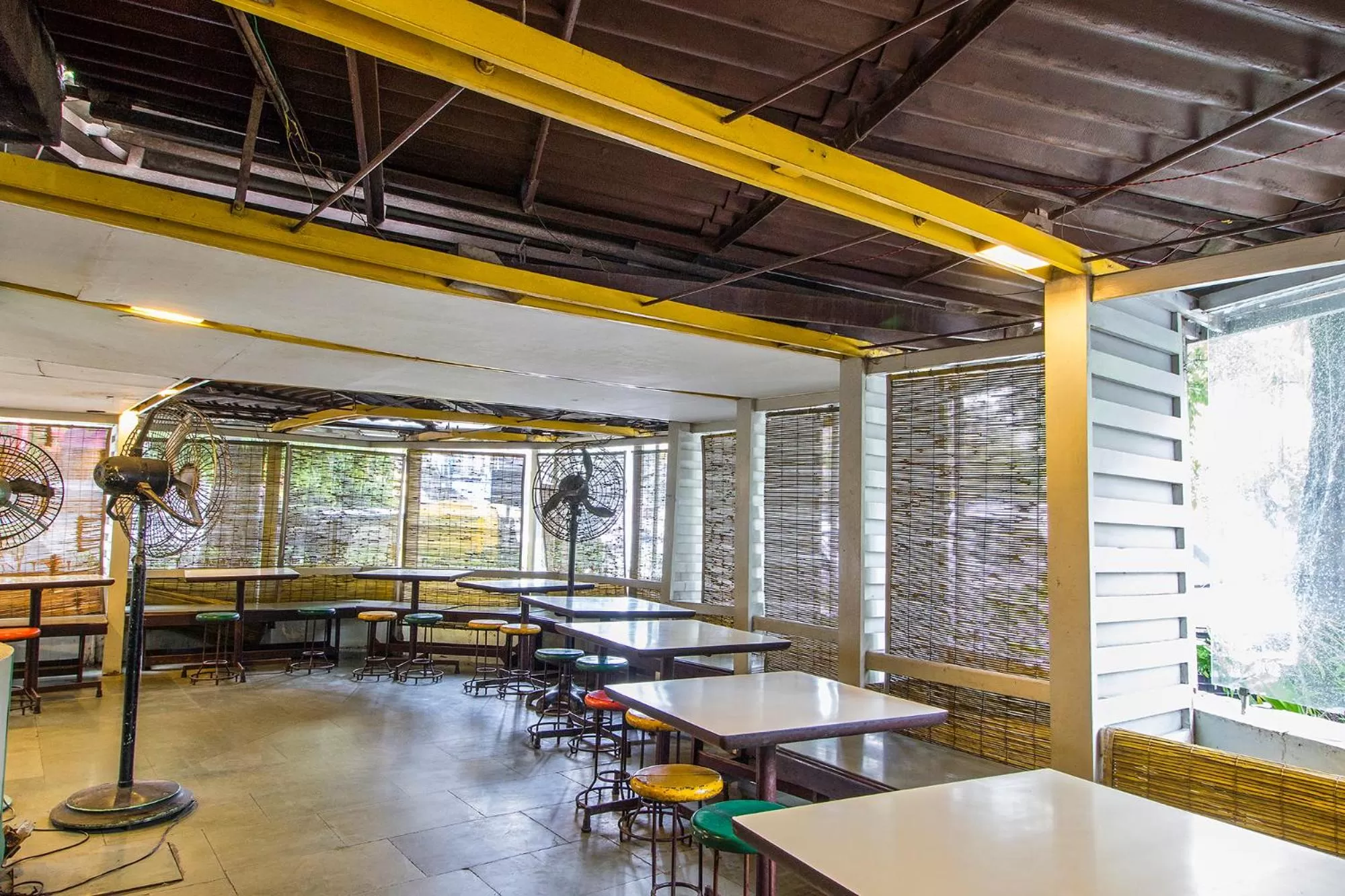 Restaurant/places to eat in FabHotel Kalyan