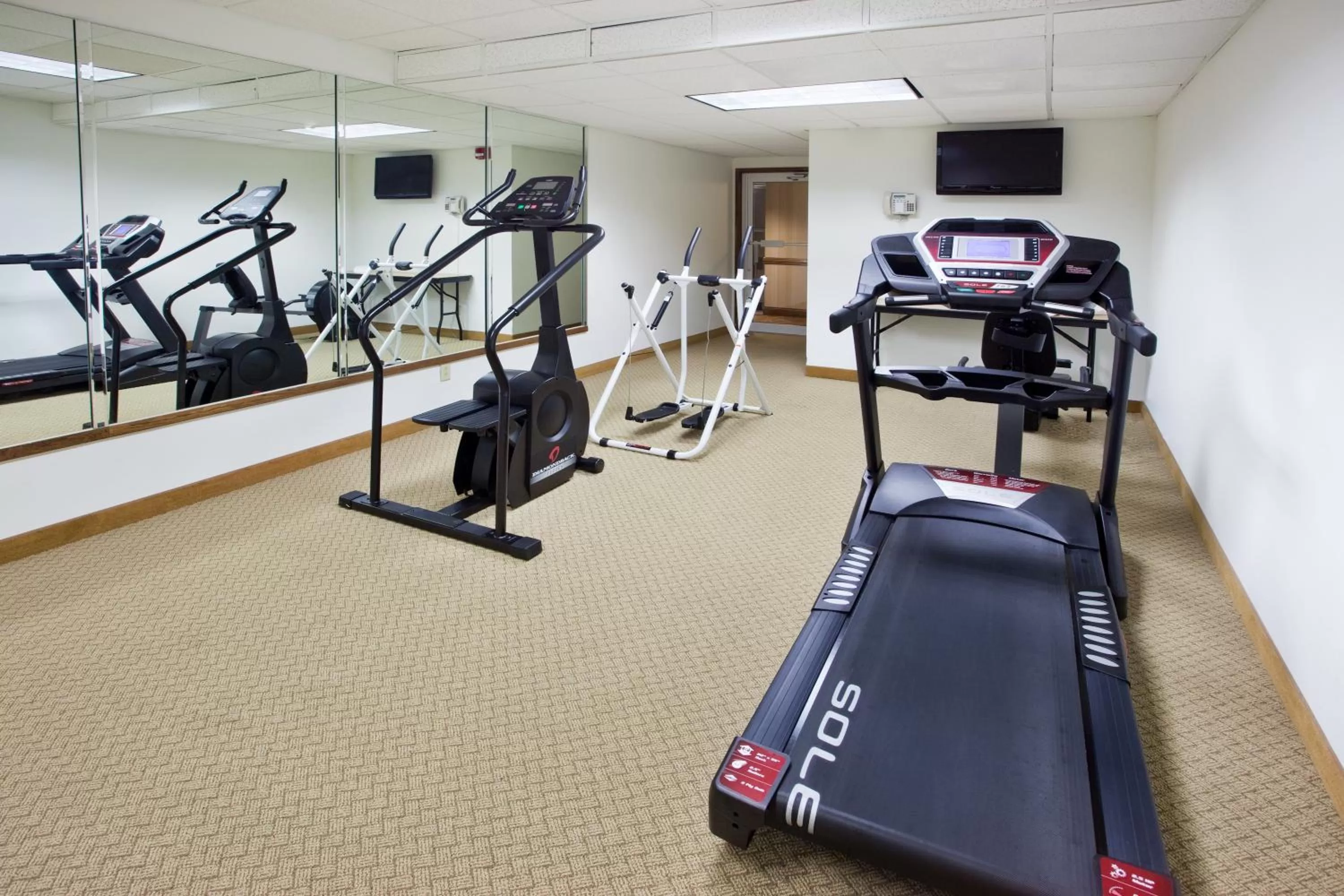 Fitness centre/facilities in Country Inn & Suites by Radisson, Columbus, GA