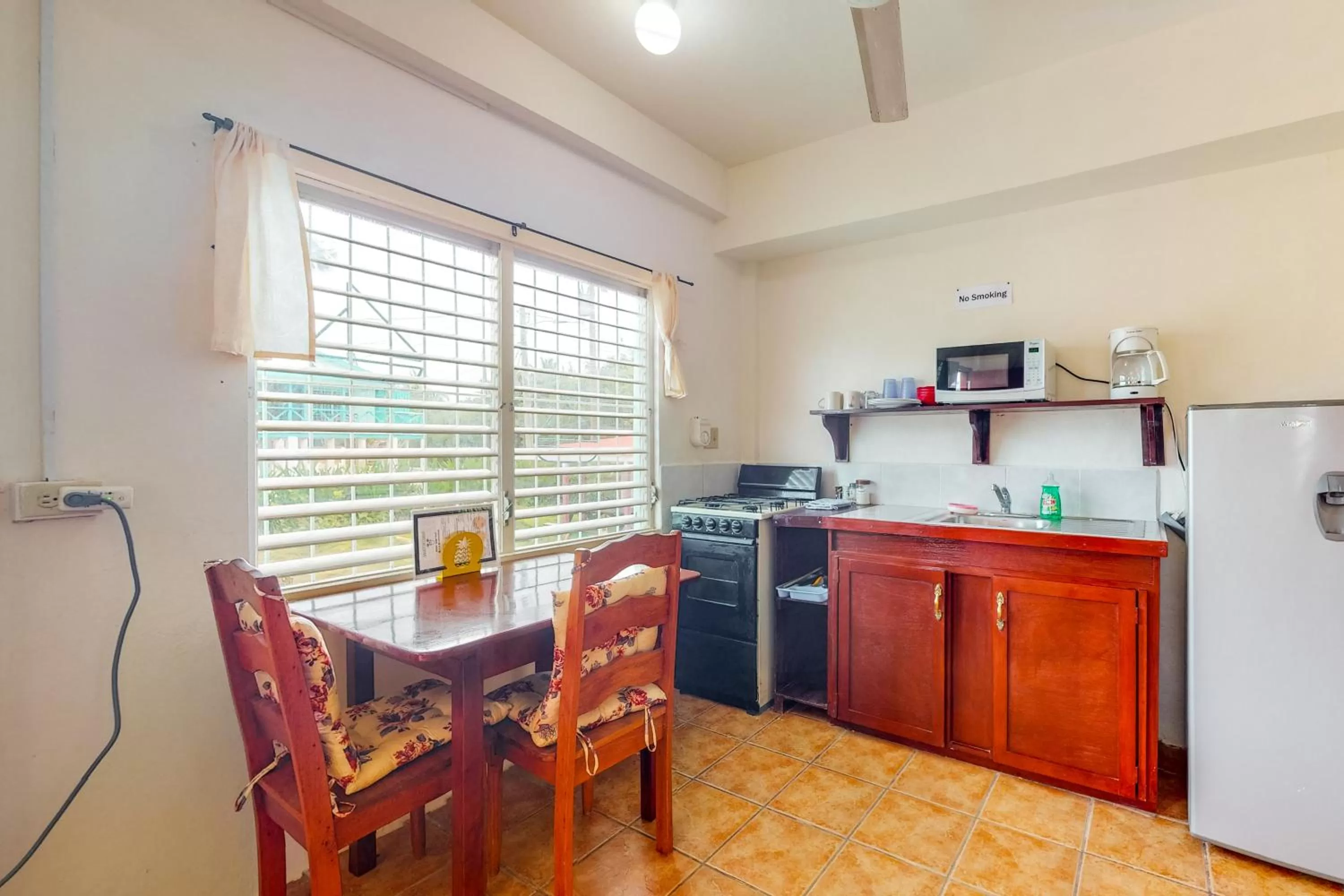 Kitchen/Kitchenette in Palmetto#1 @ Island Cabanas