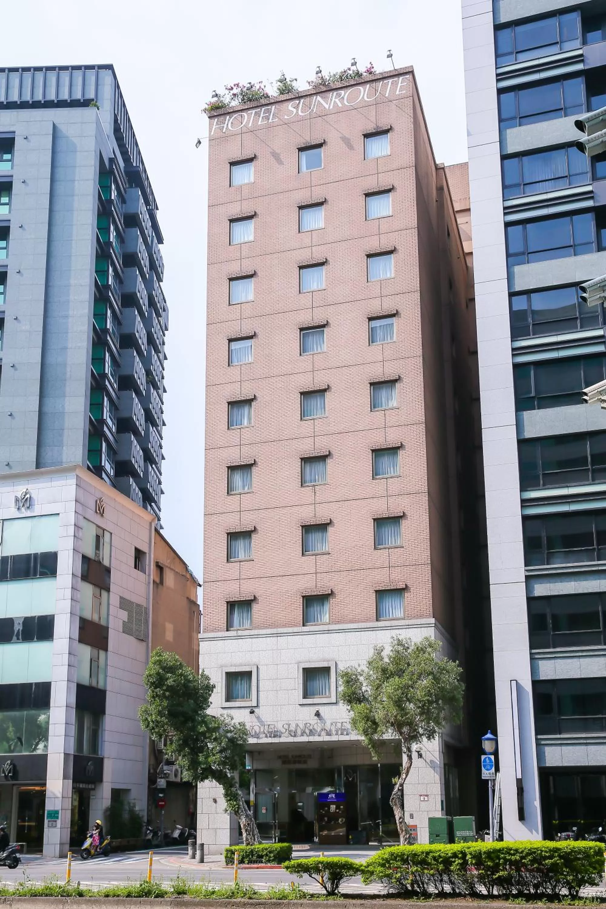 Property building in Hotel Sunroute Taipei