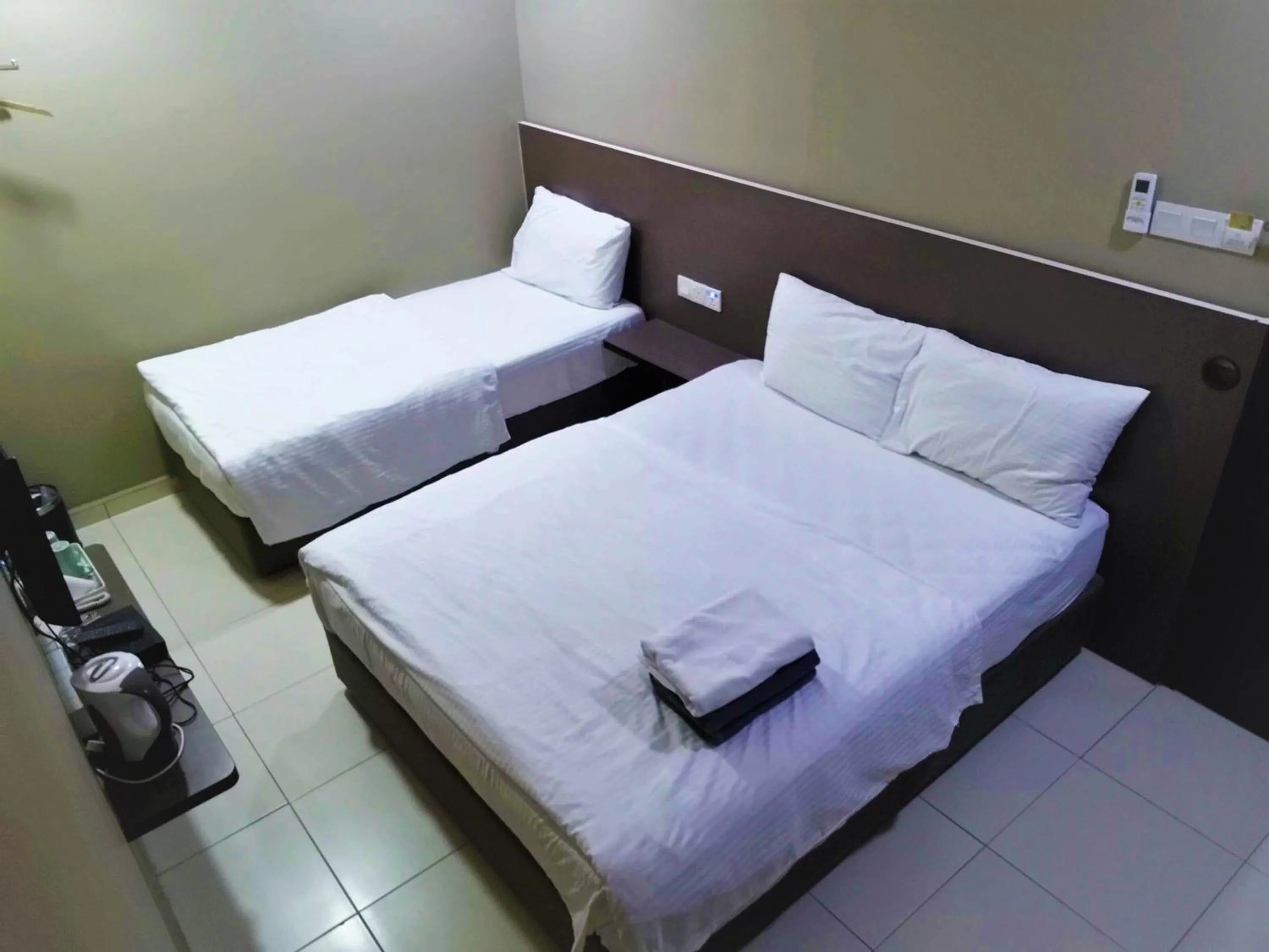 Bedroom, Bed in Tropika Garden Hotel Kulai