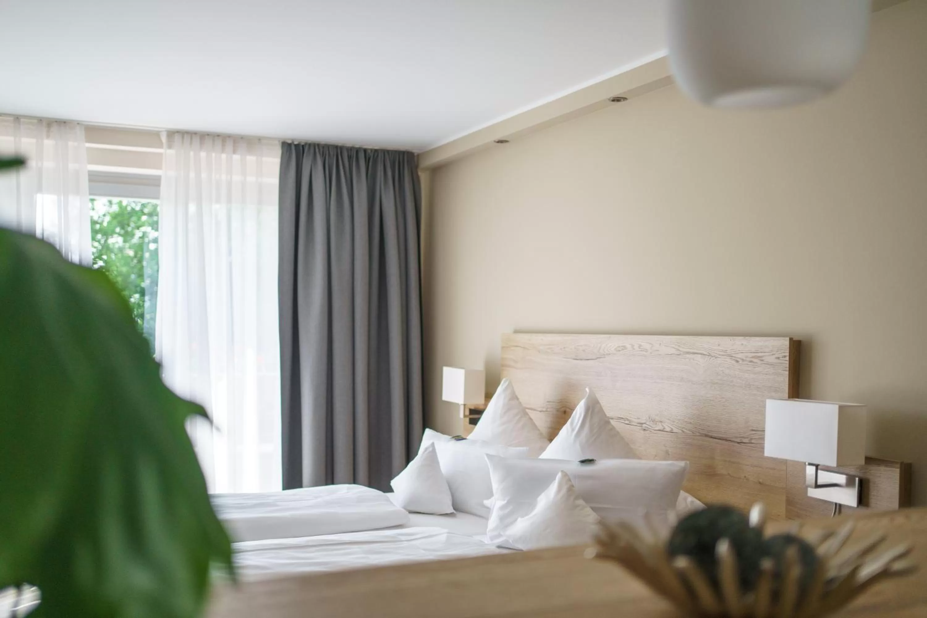 Bed in Hotel Forsthaus Grüna Betreibergesellschaft mbH