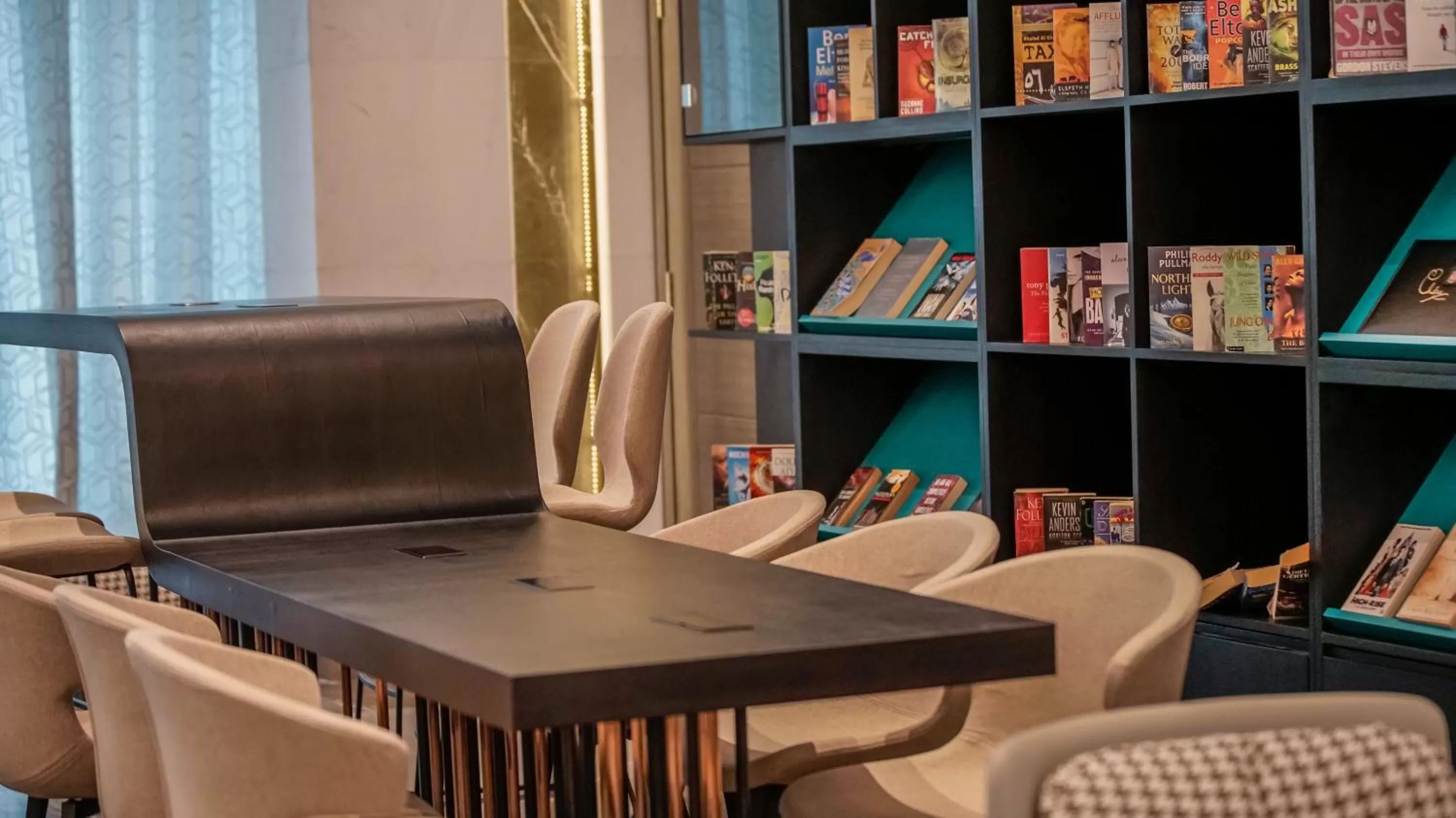 Lounge or bar in Edge Creekside Hotel