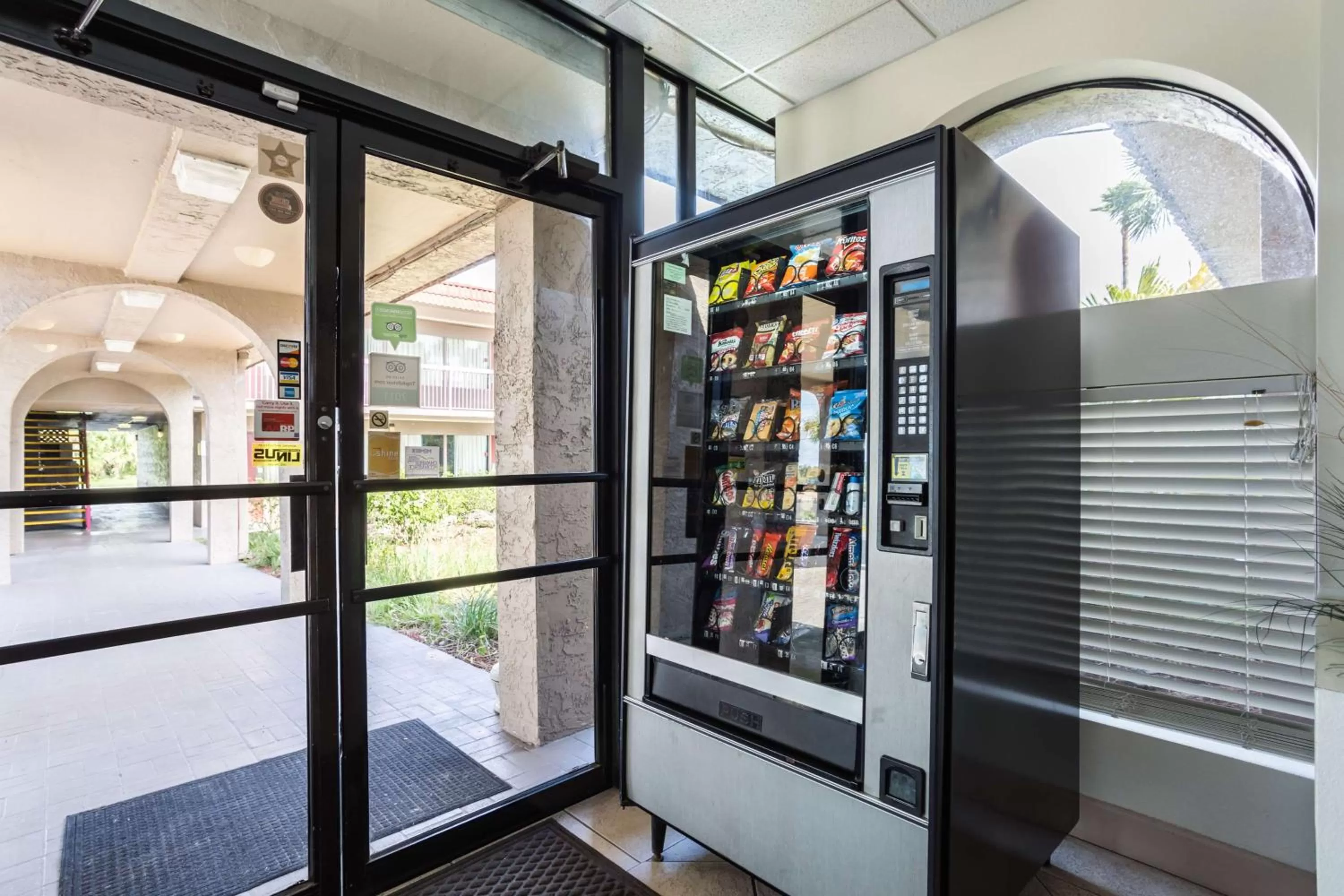 Property building in Motel 6-Spring Hill, FL - Weeki Wachee