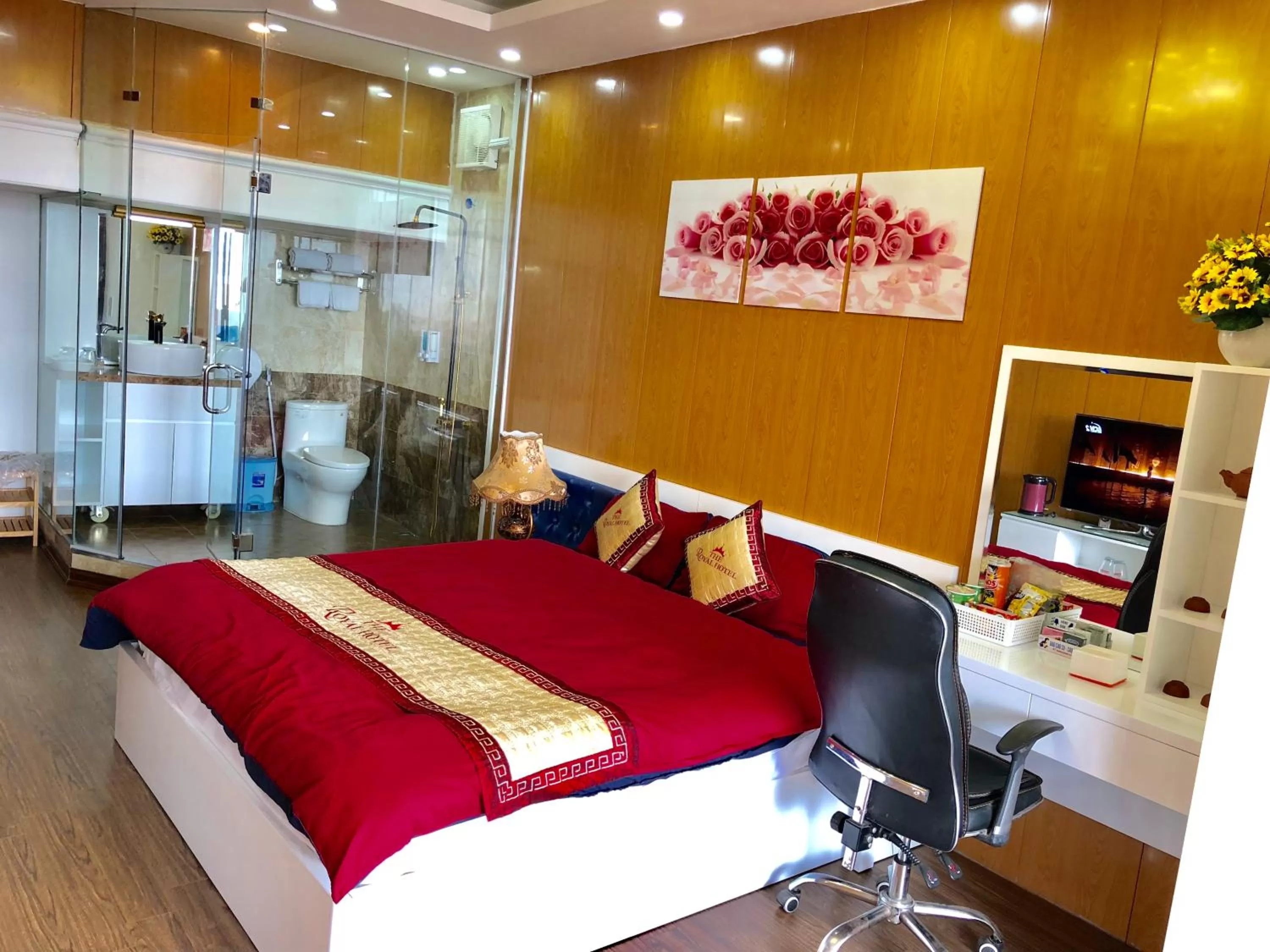 Photo of the whole room in The Royal Hotel Near West Lake