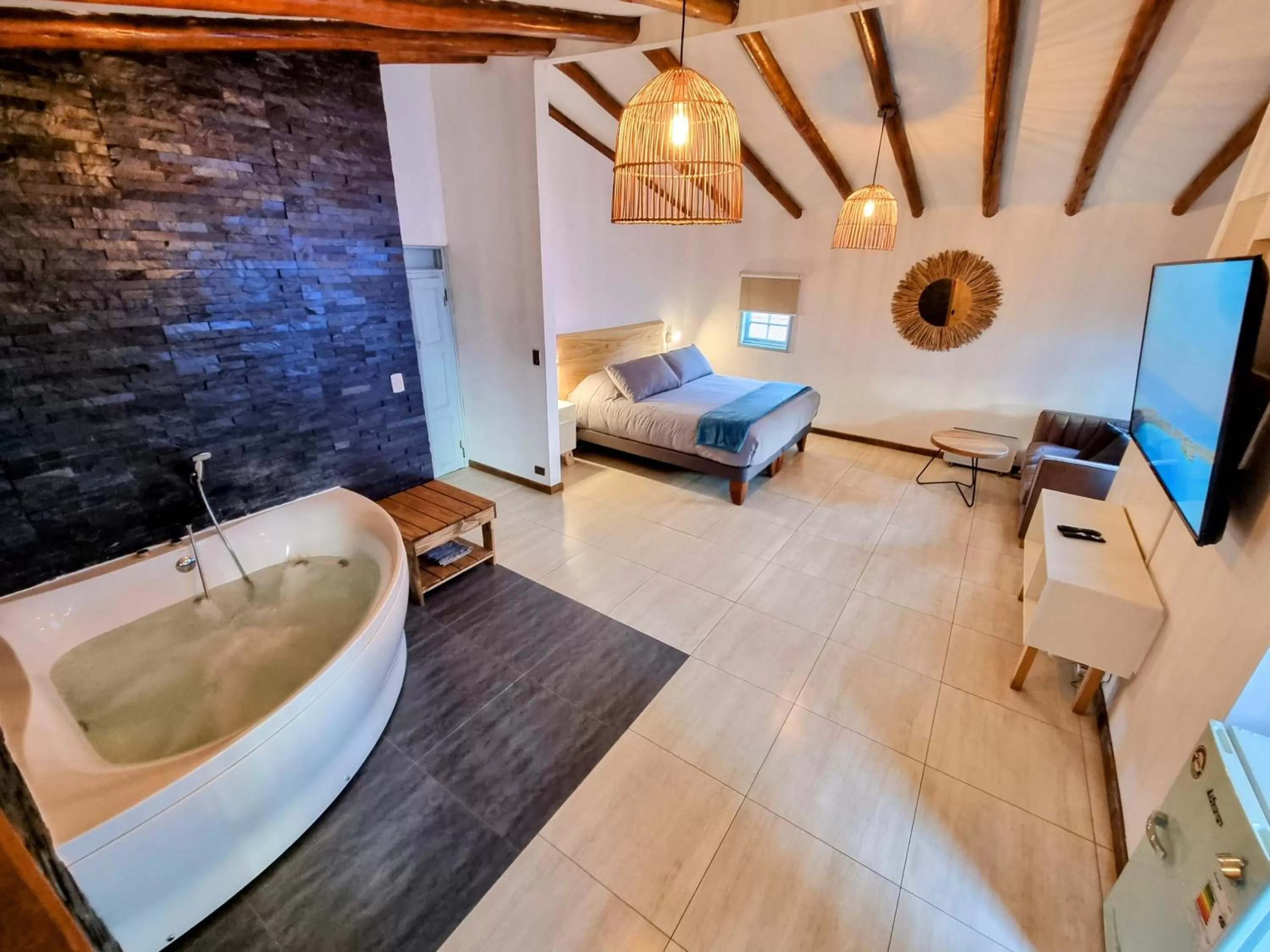 Photo of the whole room, Bed in Reñaca House Hotel