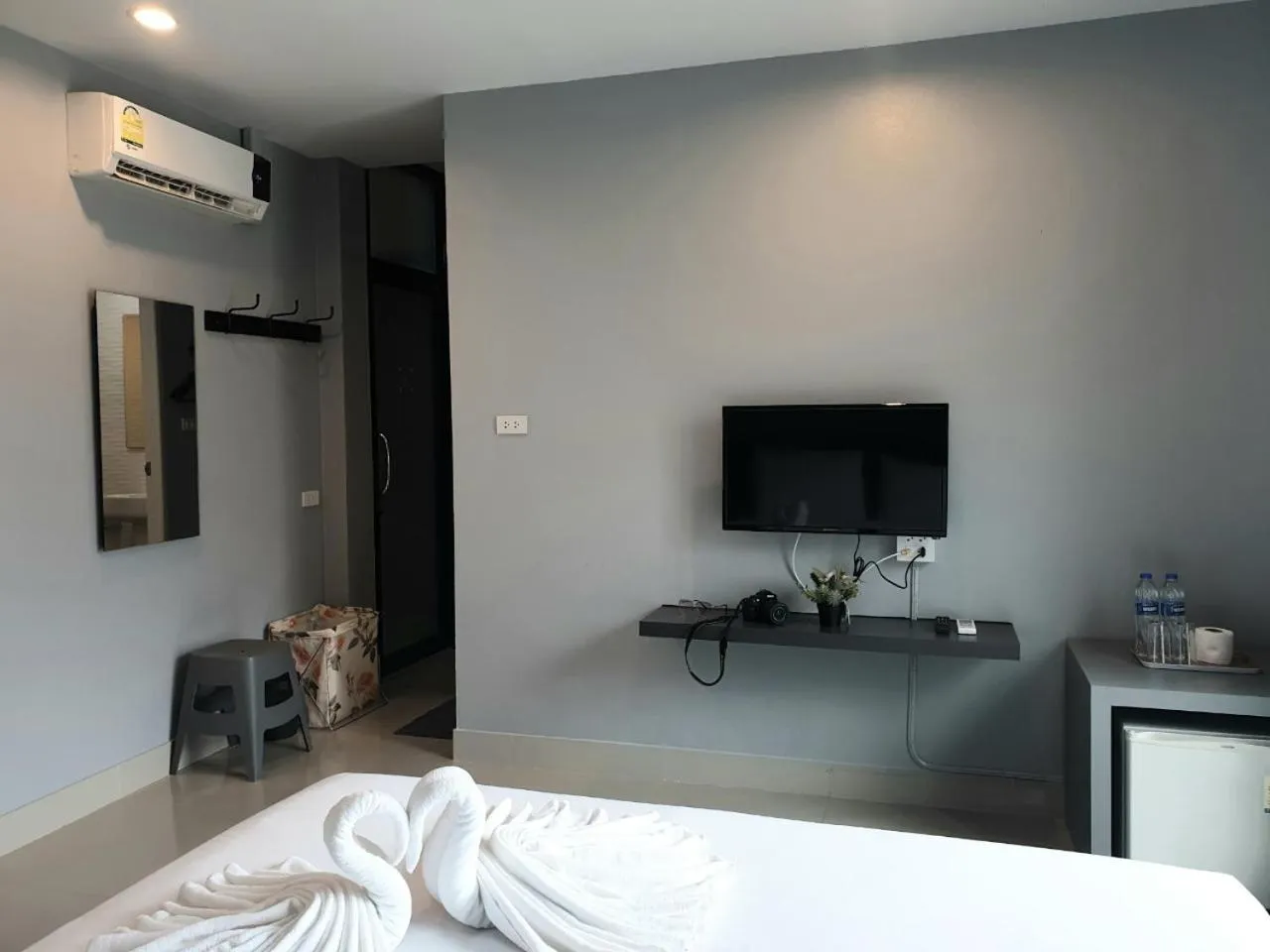 Communal lounge/ TV room, Bed in บันดารี่ ริชชี่ (Bhundaree Richy)