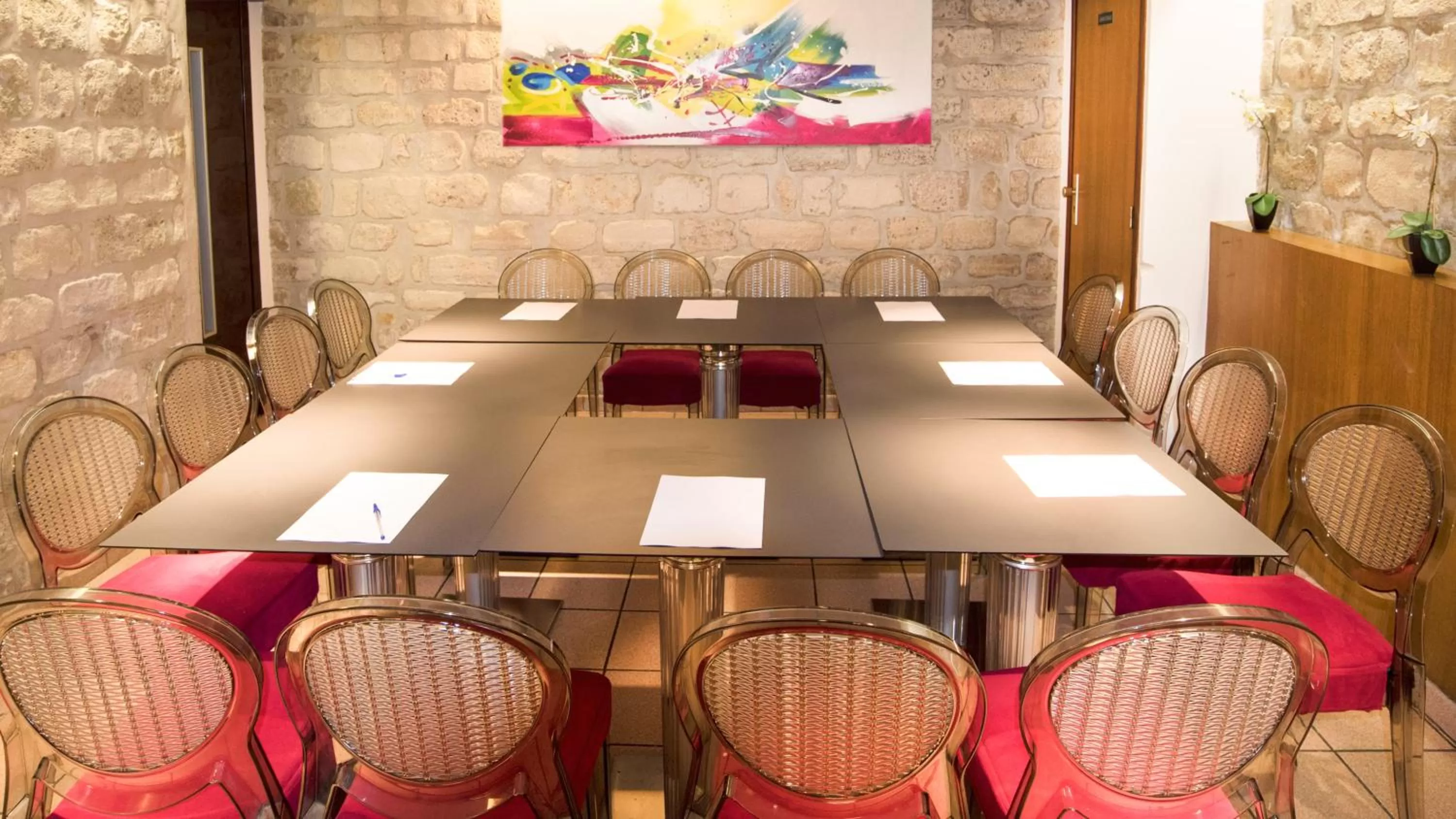 Property building in Hôtel De Venise