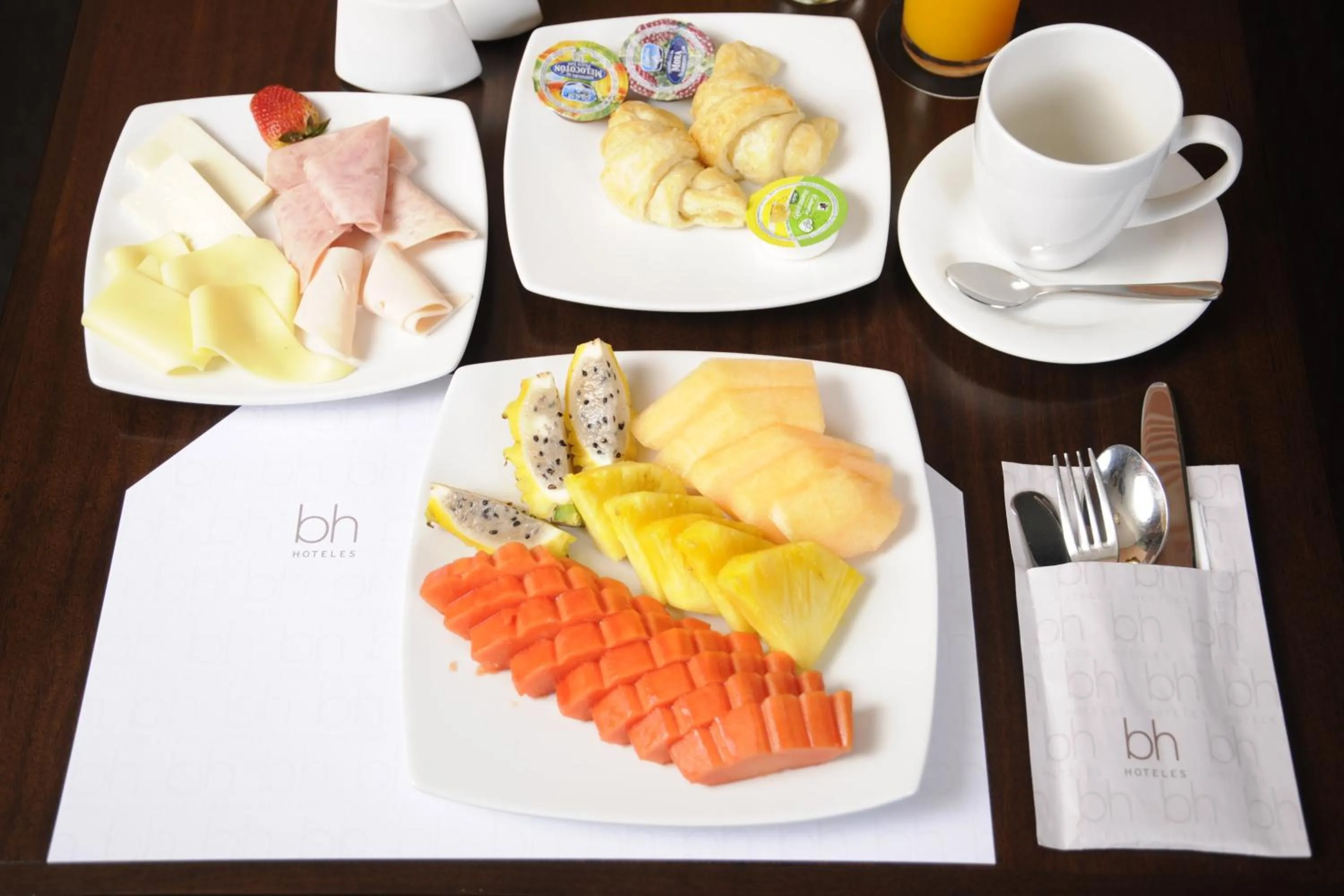 American breakfast in Mercure Bogota BH Zona Financiera