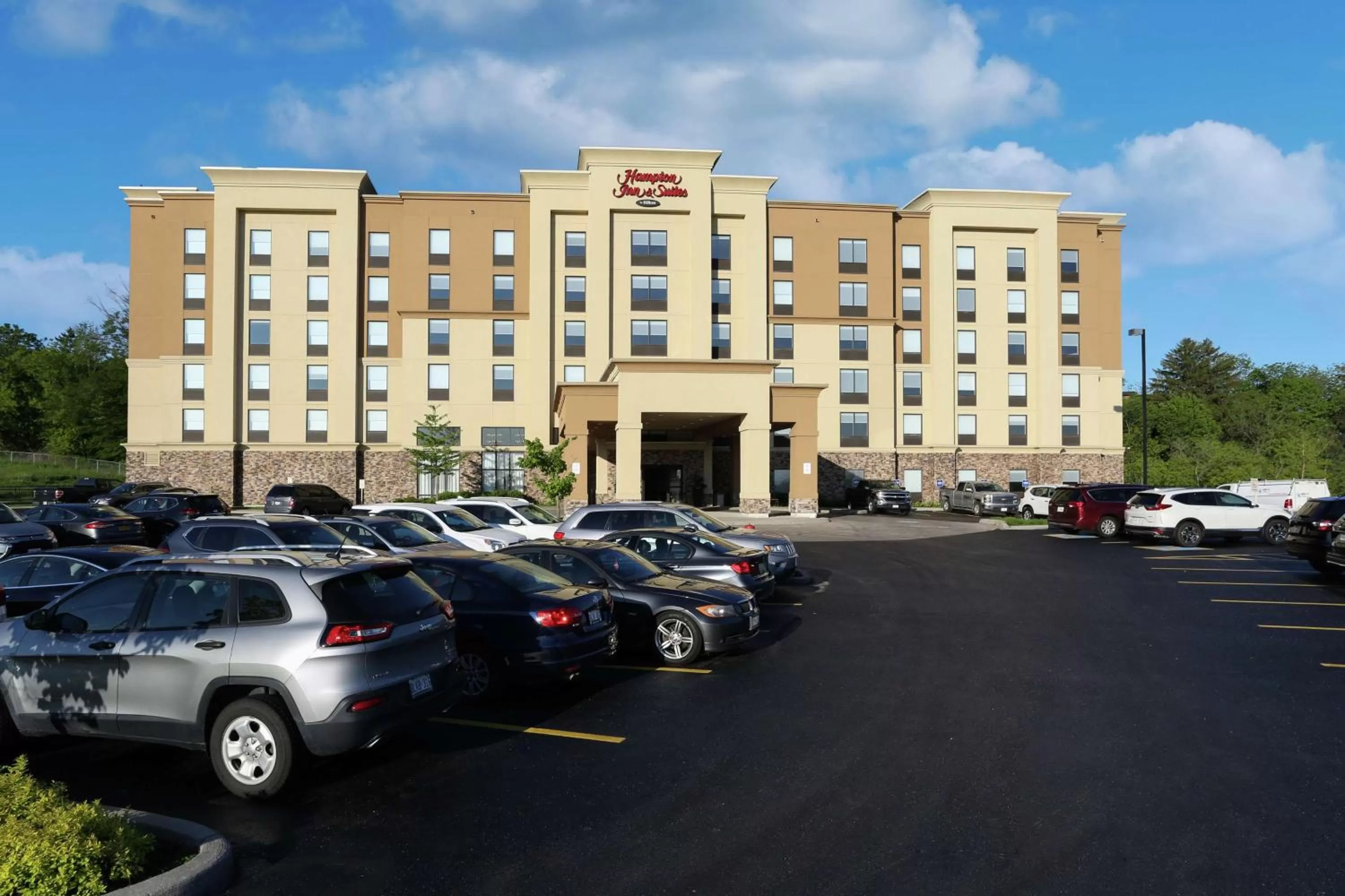 Property building in Hampton Inn & Suites by Hilton Barrie