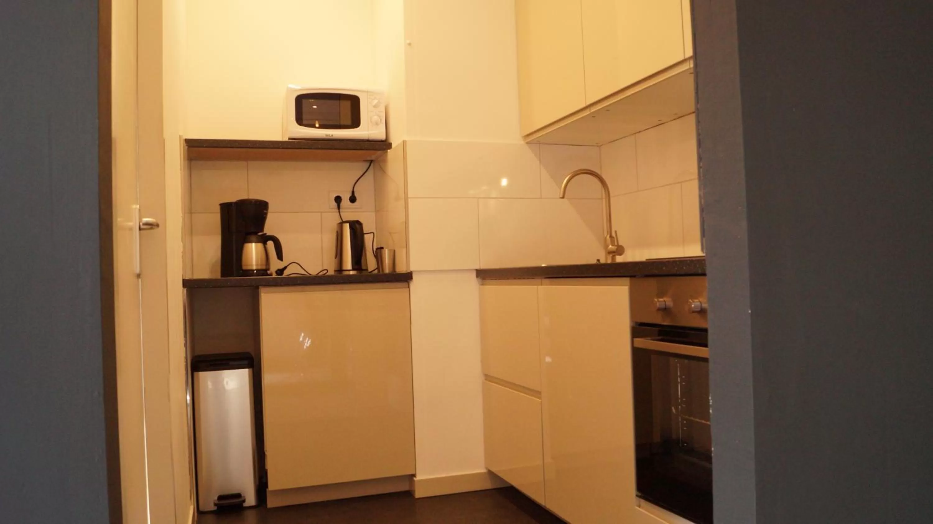 Coffee/tea facilities, Kitchen/Kitchenette in B&B Johannes-Hoeve