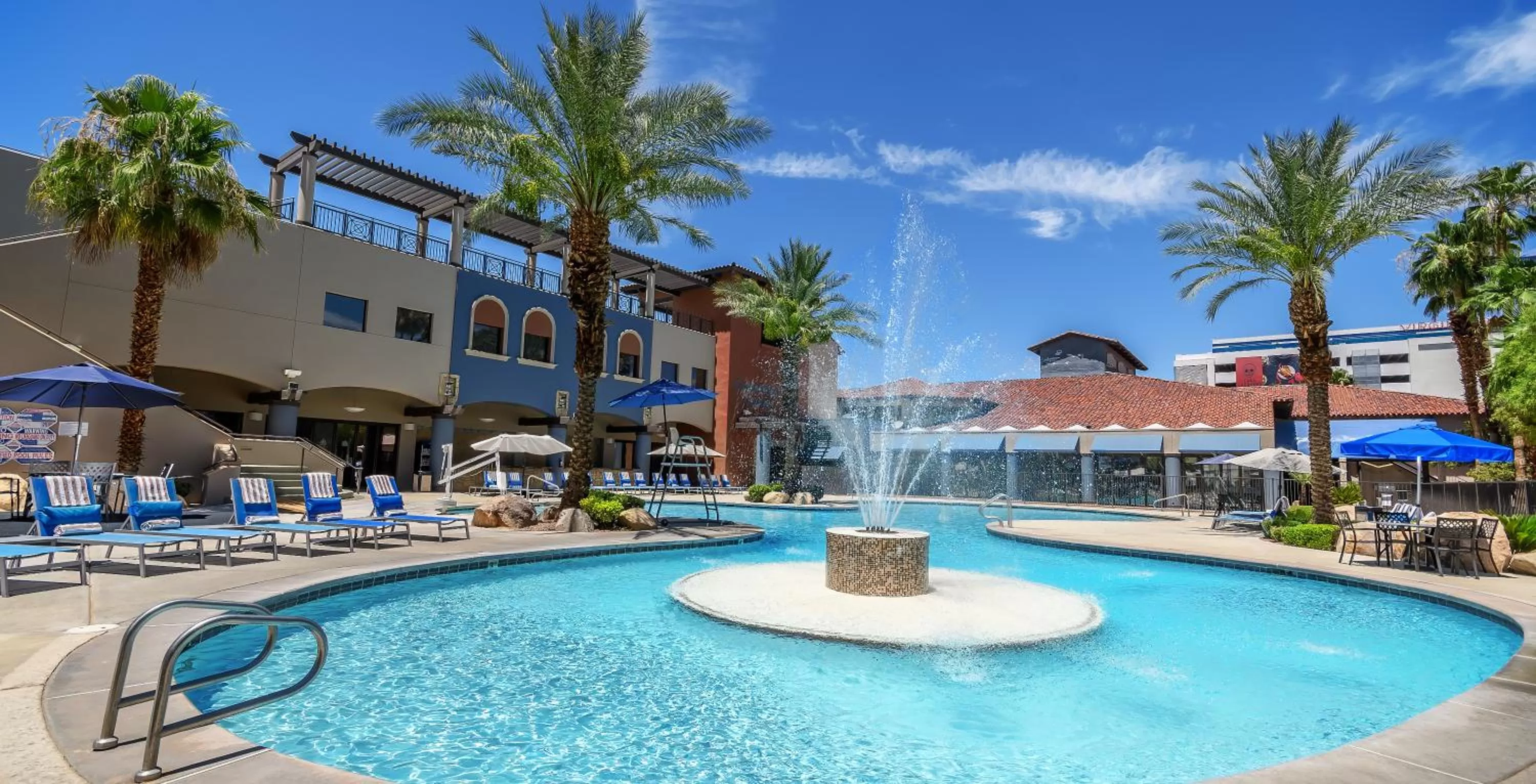 Swimming pool in Alexis Park All Suite Resort
