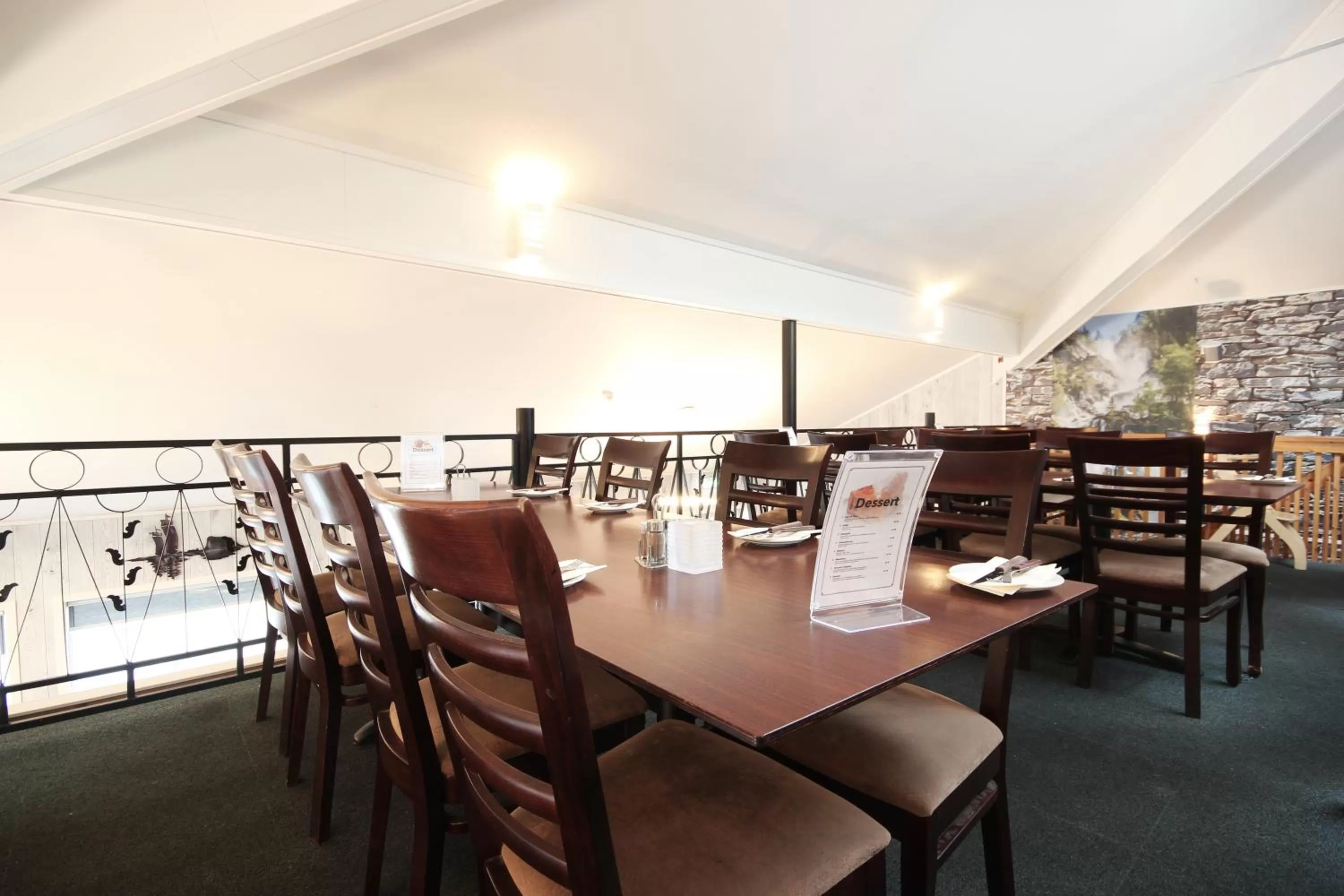 Restaurant/places to eat in Napoli Resturant & Hotell AS