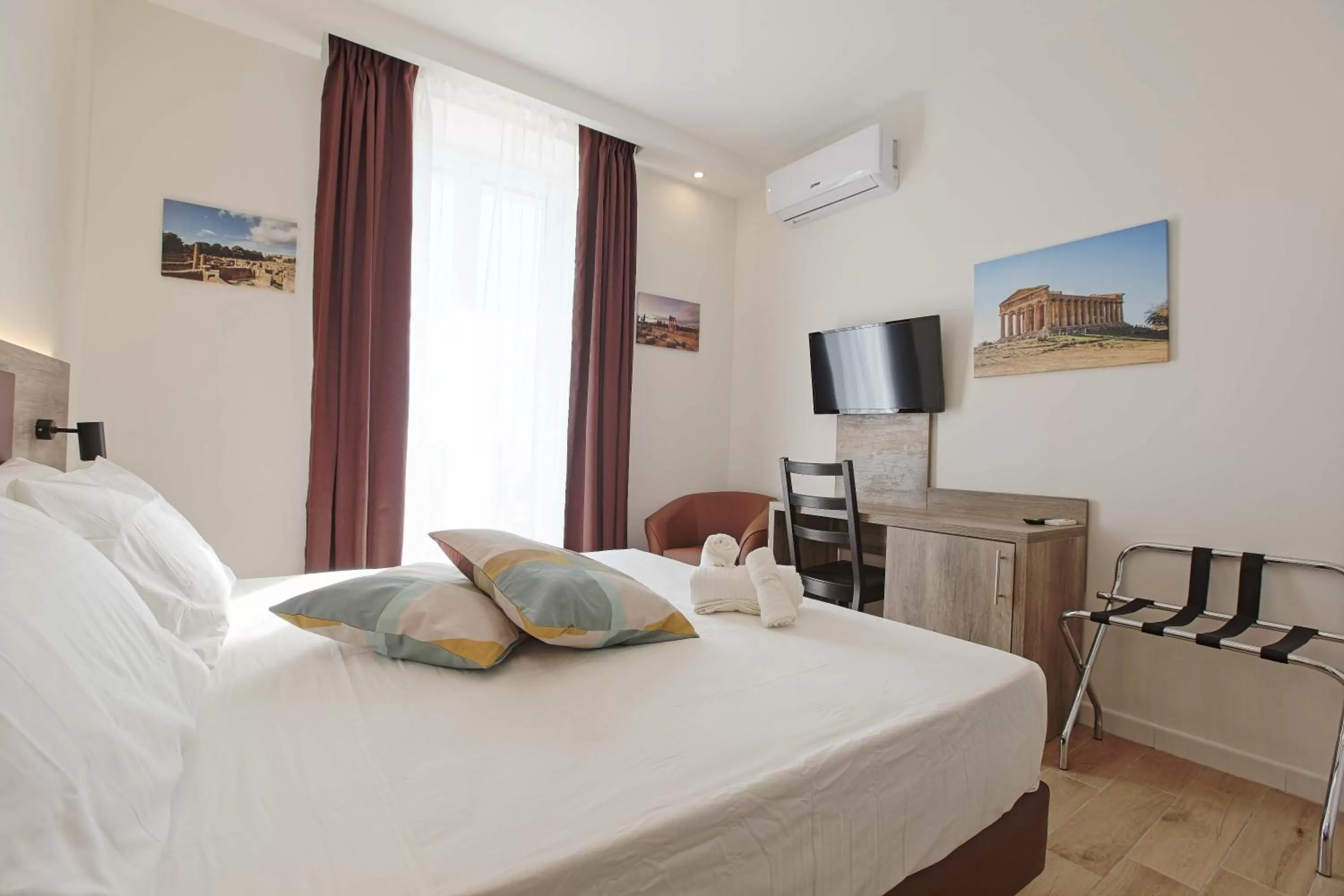 Photo of the whole room in Esseneto Rooms