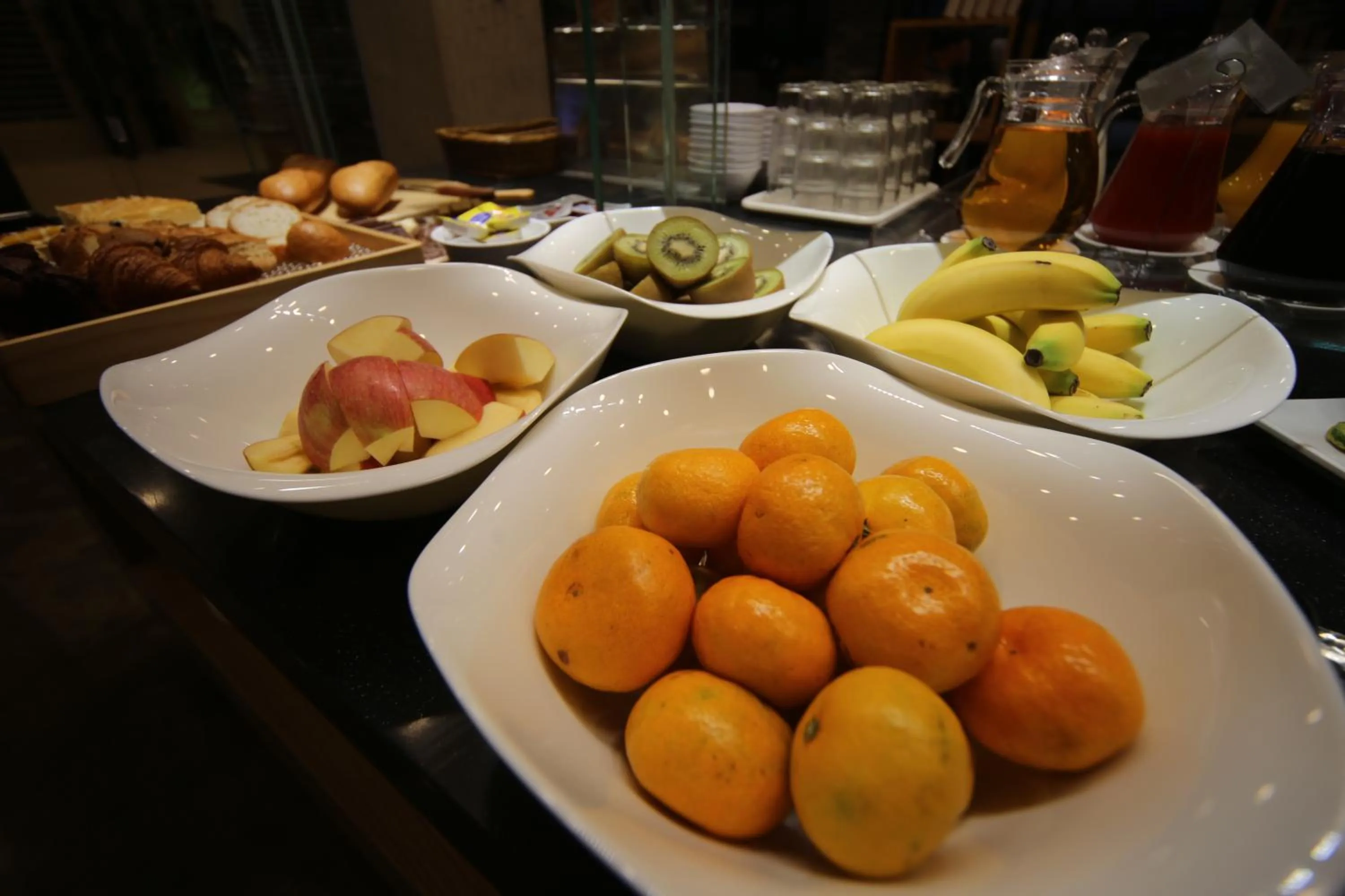 Restaurant/places to eat in Hotel Noblestay