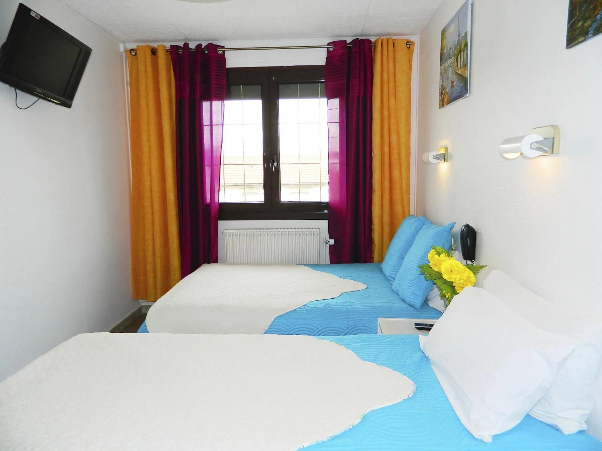 Photo of the whole room, Bed in Hotel Paris Star