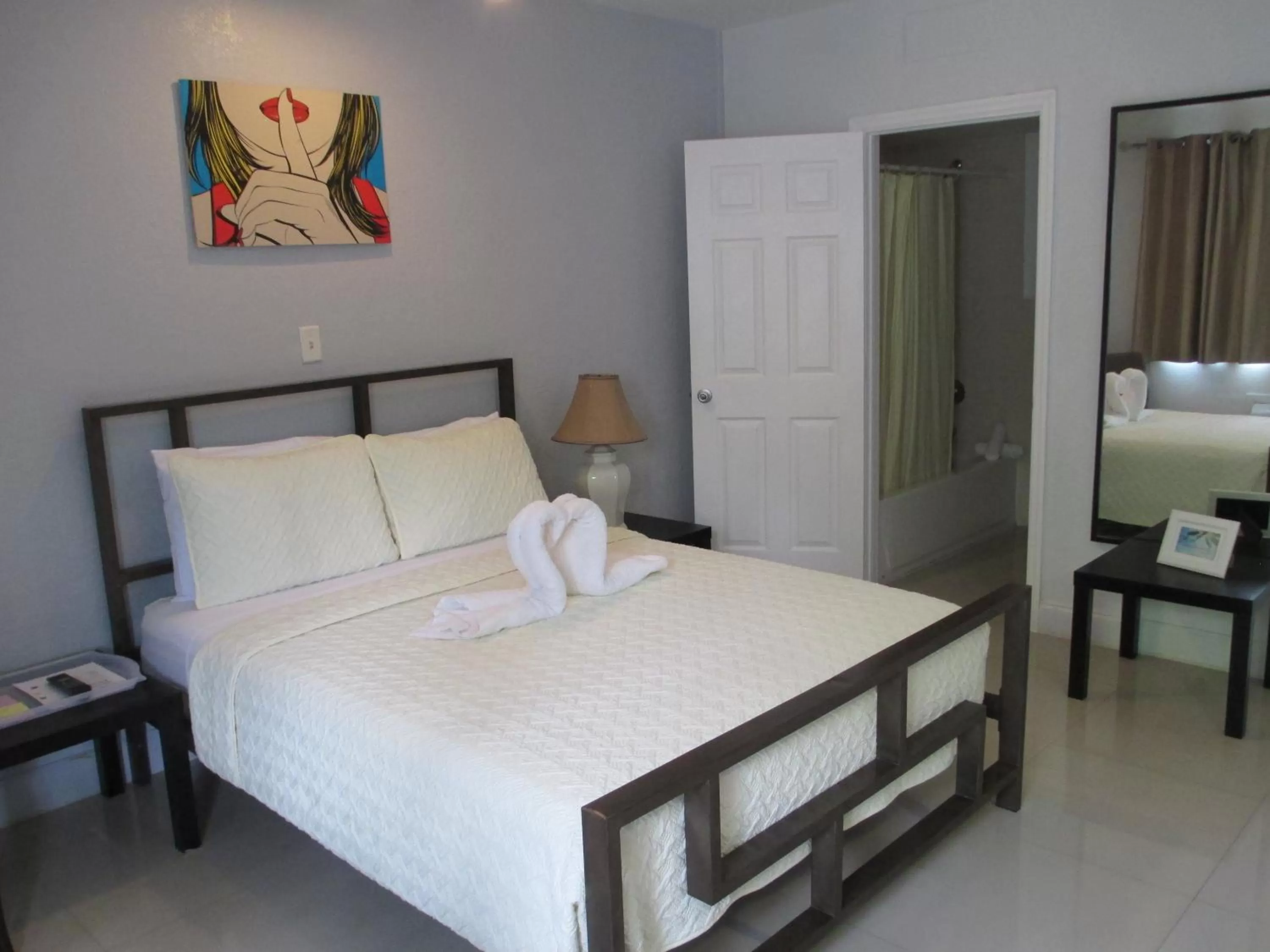 Bed in Shalimar Motel