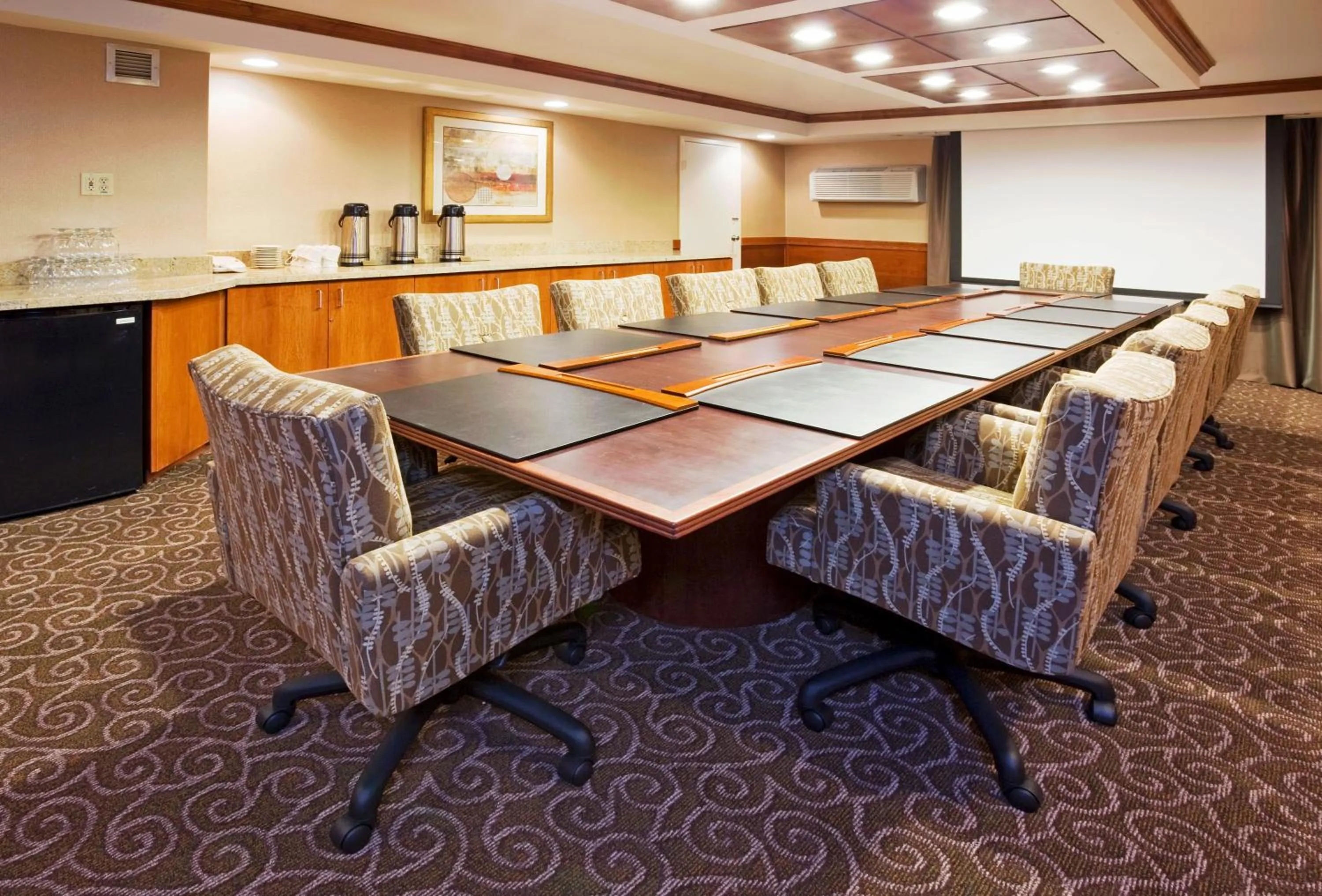 Meeting/conference room in Holiday Inn Bloomington Airport South-Mall Area by IHG