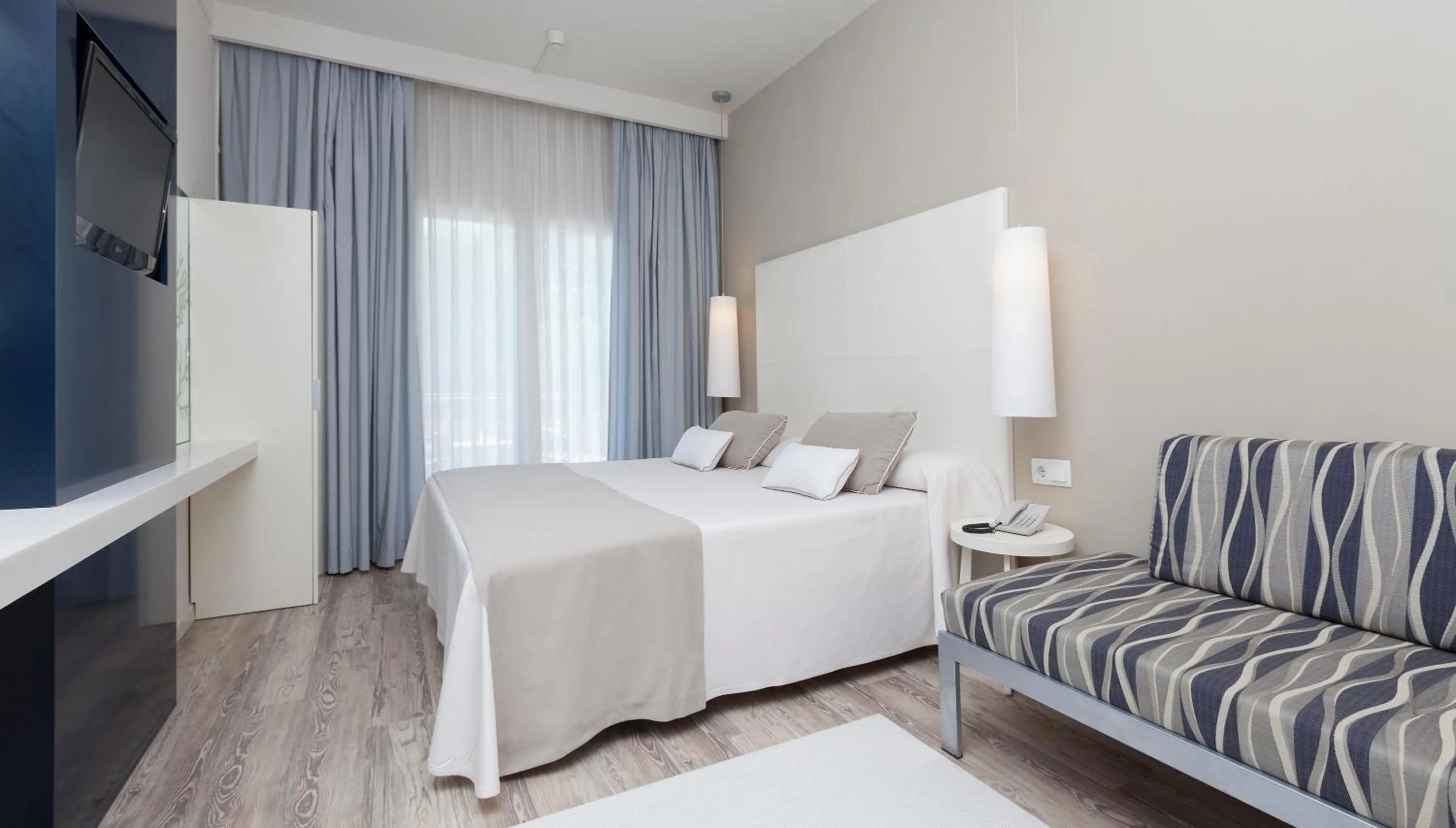 Bedroom, Bed in Canyelles Platja