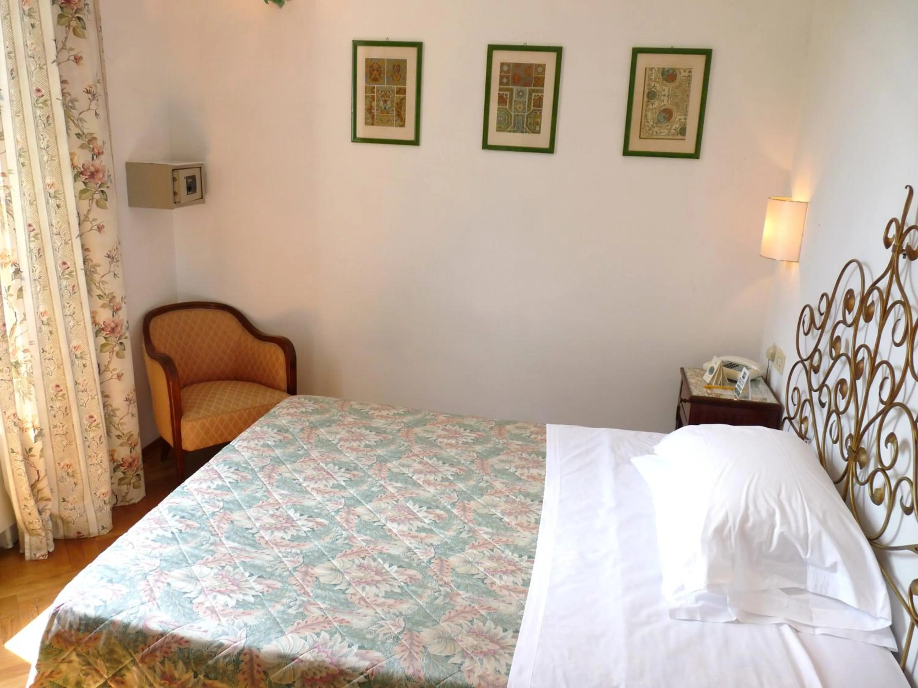 Photo of the whole room, Bed in Classic Hotel